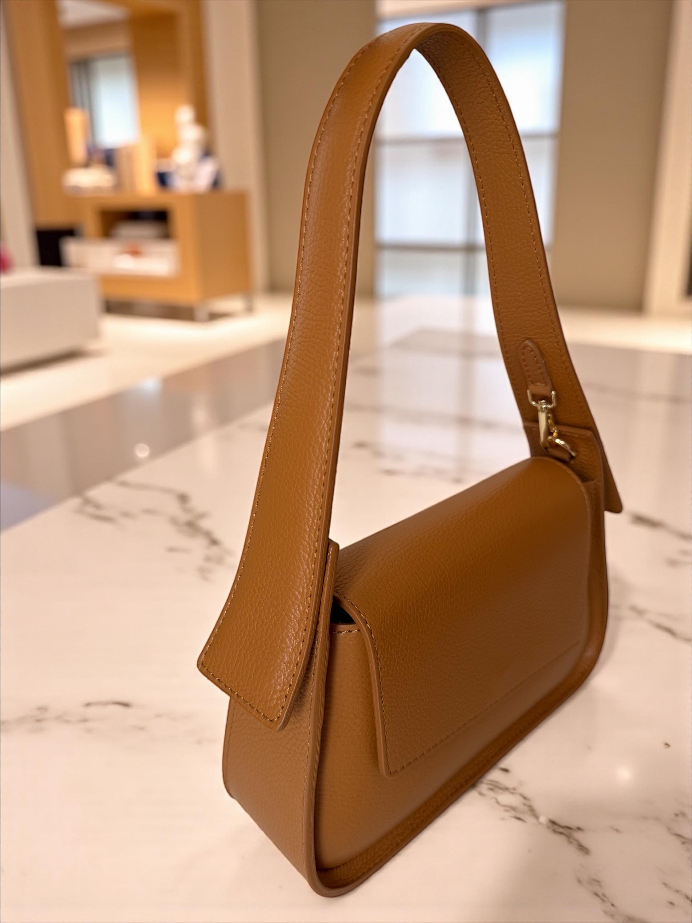 Sillín estructurado en cuero granulado