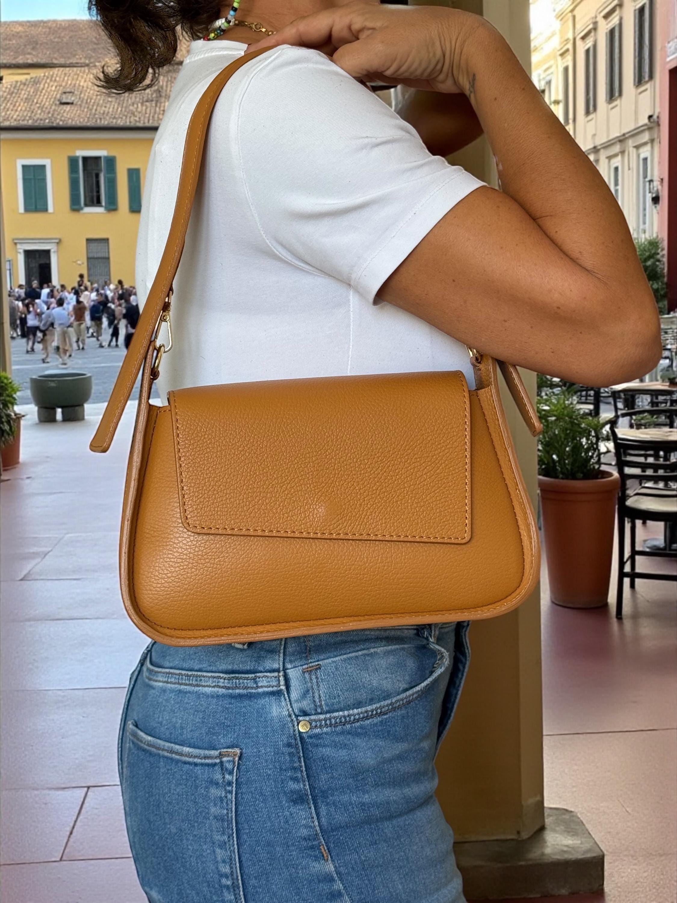 Sillín estructurado en cuero granulado