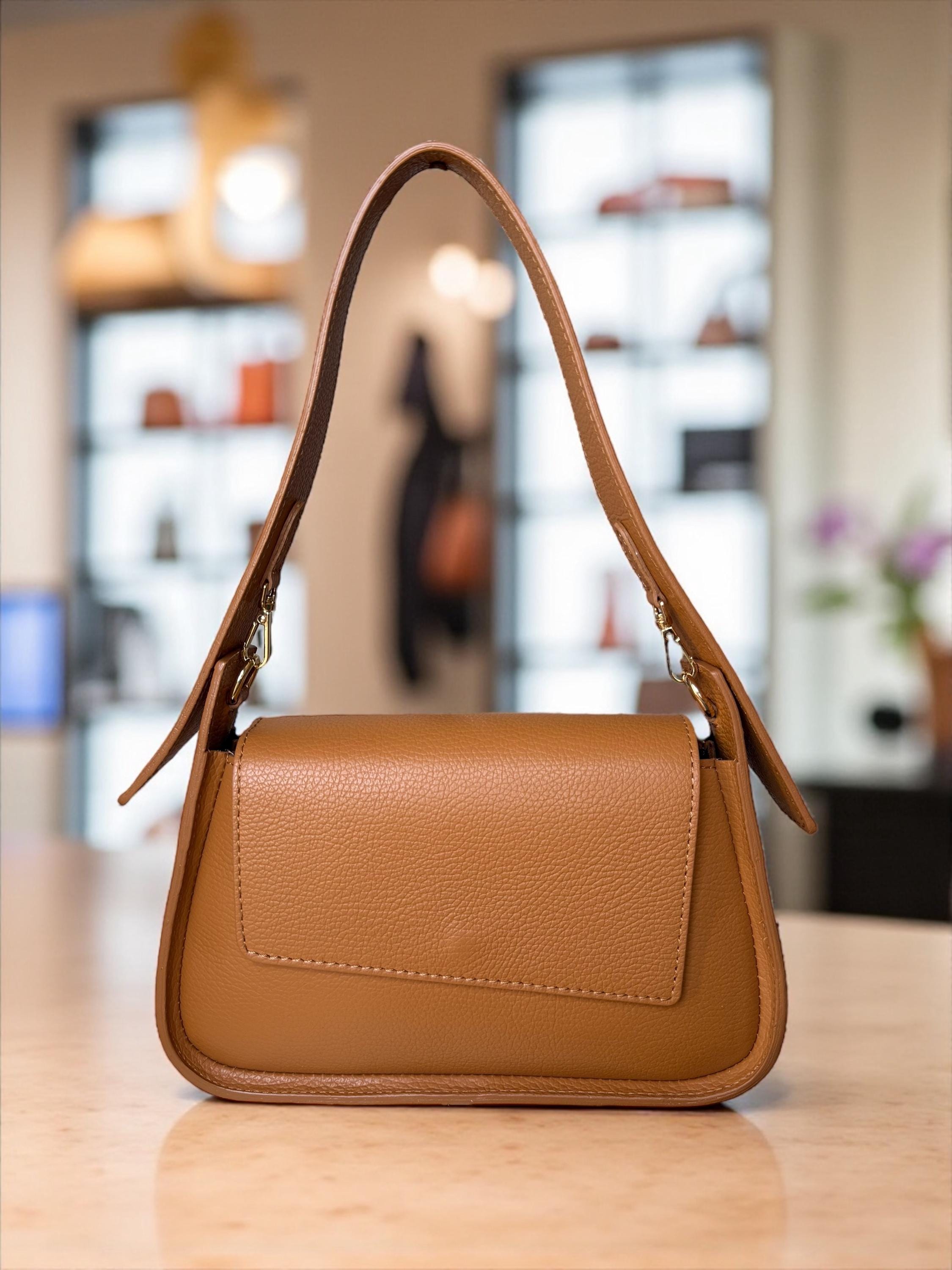 Sillín estructurado en cuero granulado