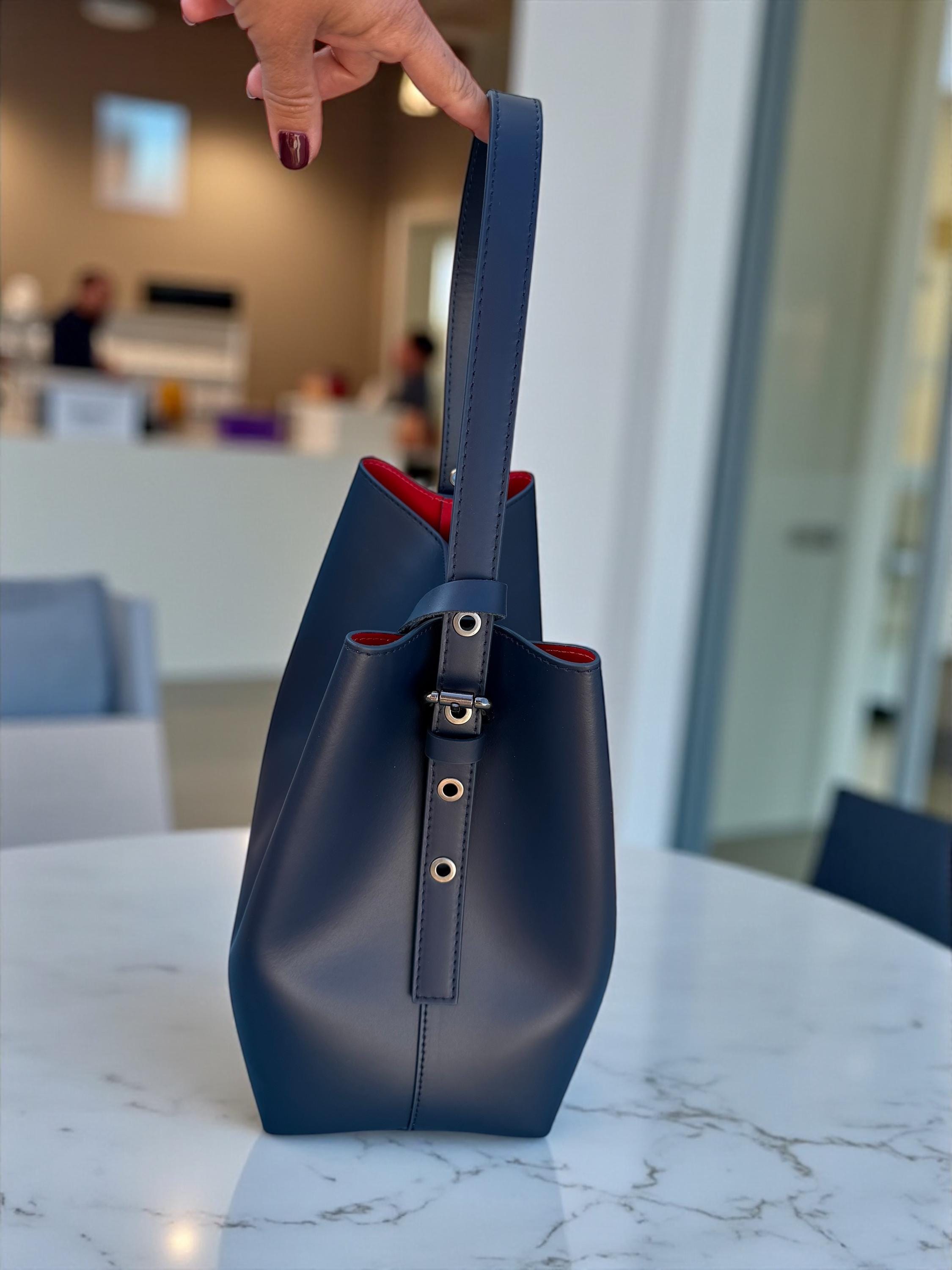 Shopper de cuero azul marino o marrón chocolate