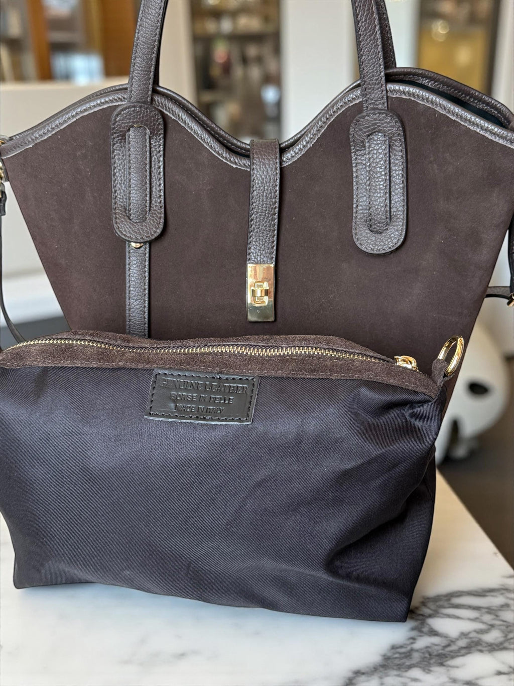 Shopper trapezoidal de ante y piel