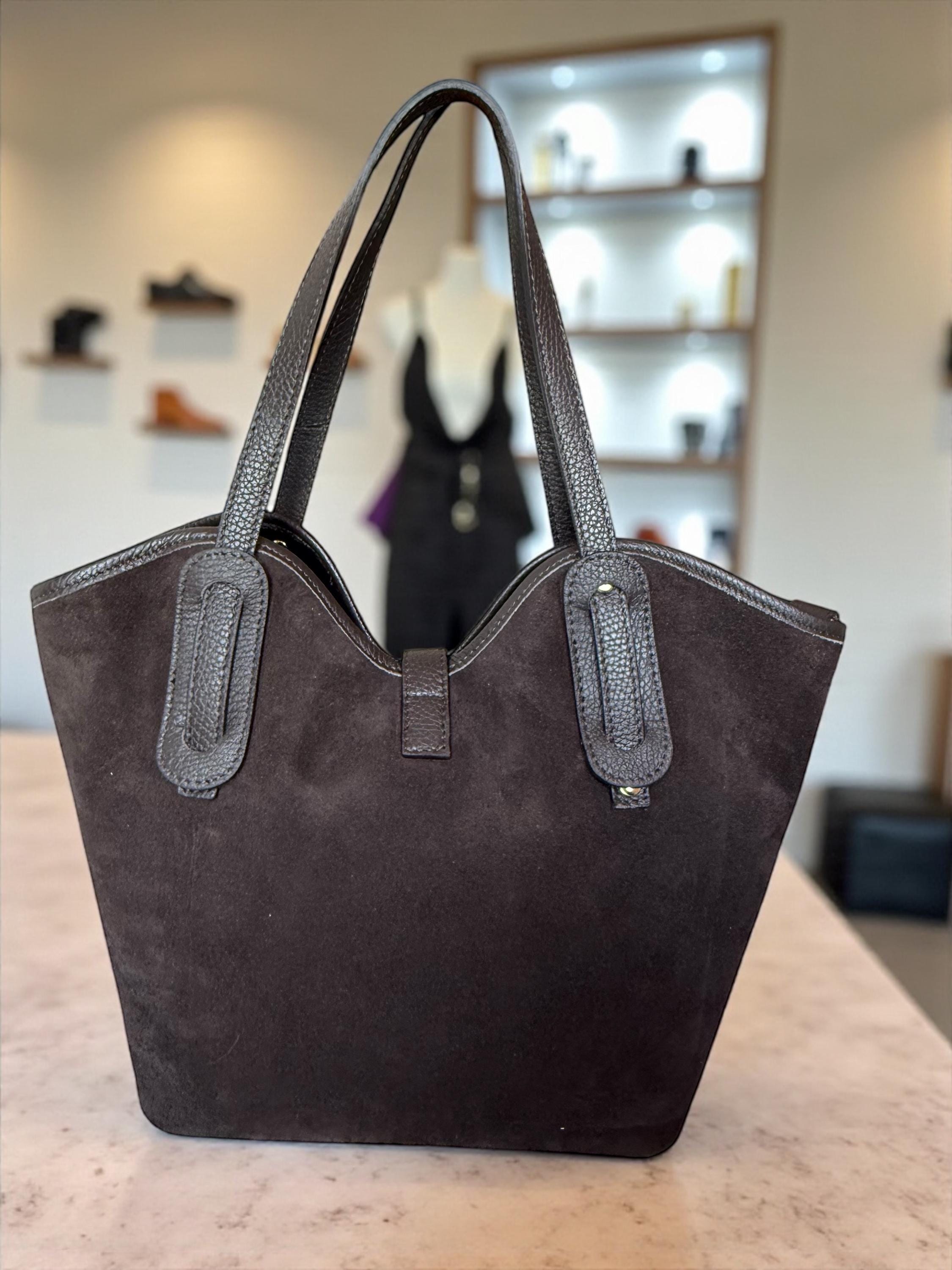 Shopper trapezoidal de ante y piel