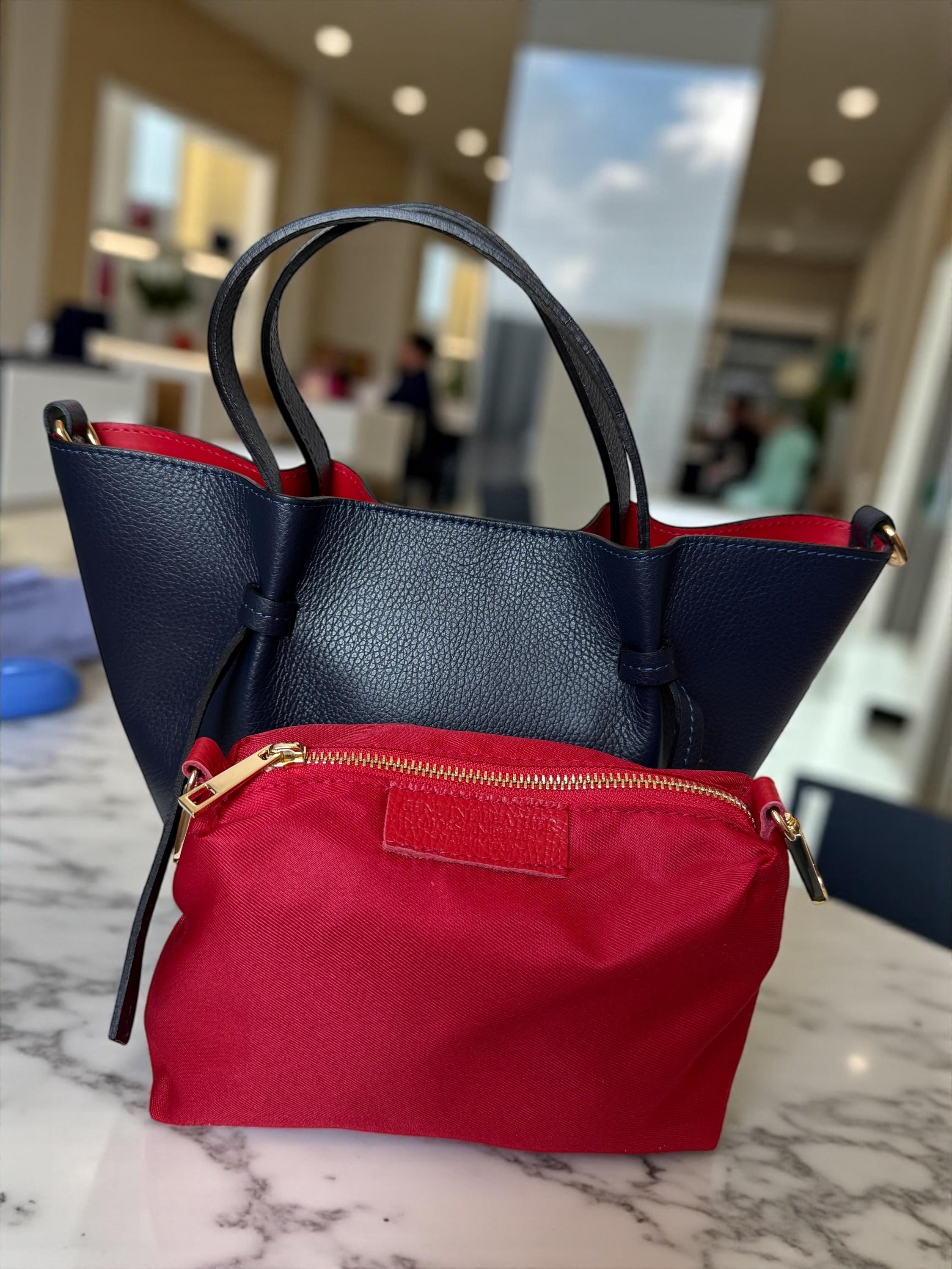 Bolso shopper trapezoidal de cuero azul marino