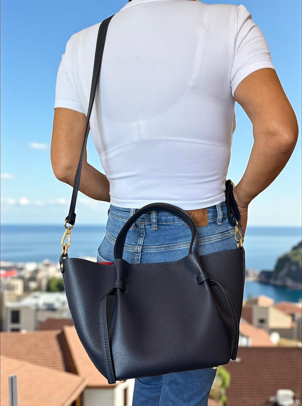 Bolso shopper trapezoidal de cuero azul marino