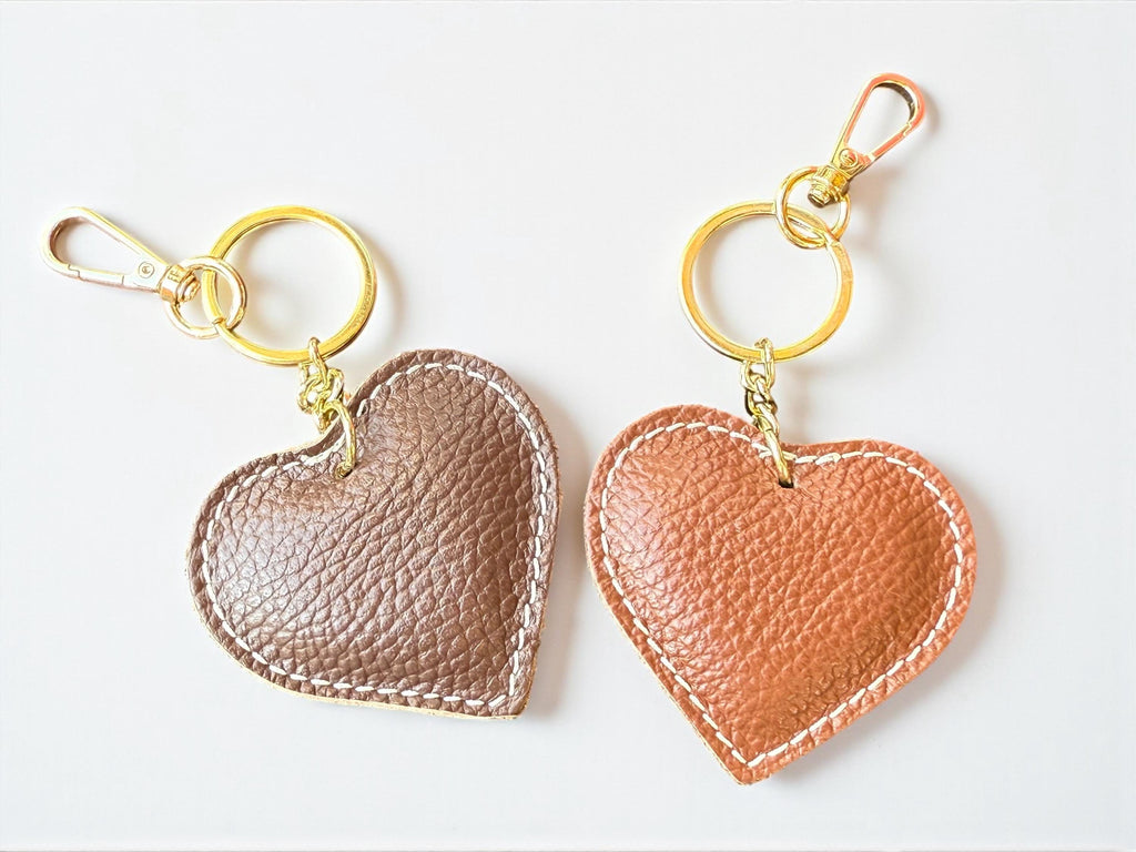Charm para bolso de cuero con forma de corazón