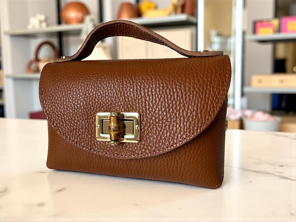 Mini bolso de ante o piel en tonos tierra