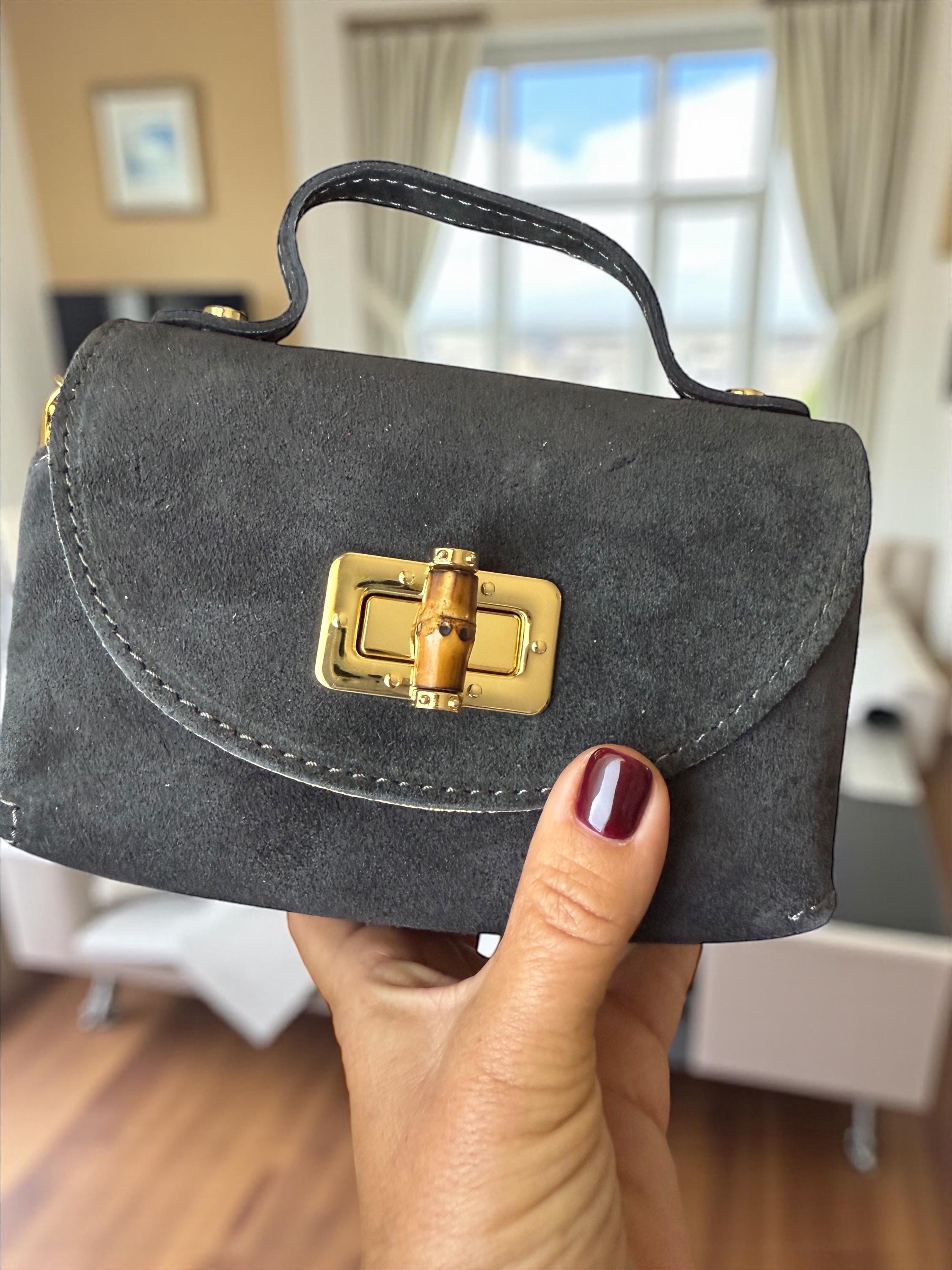 Mini bolso de ante o piel en tonos tierra