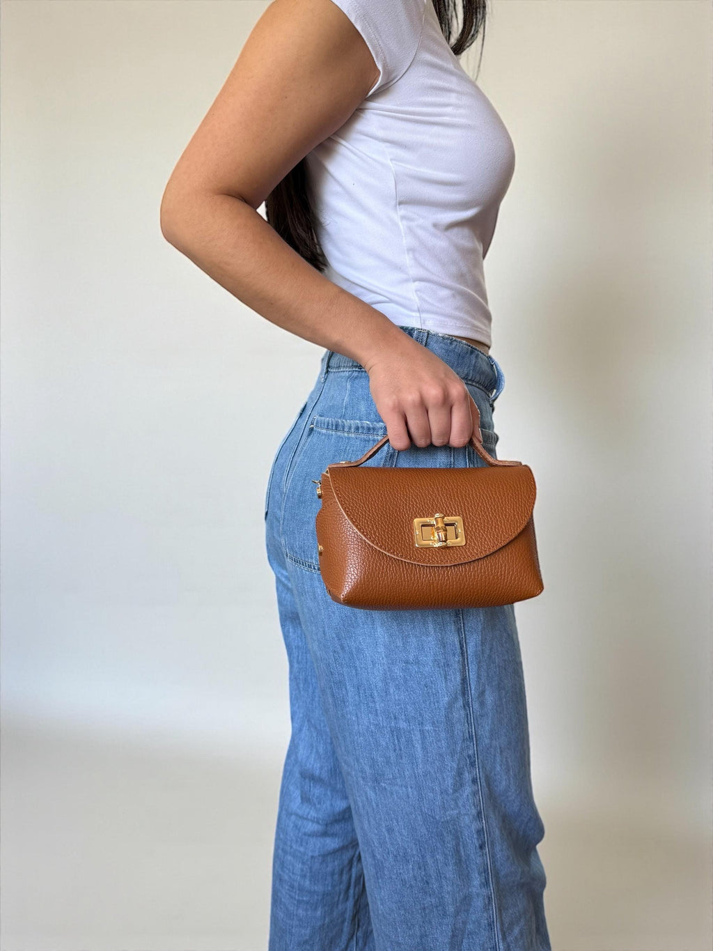 Mini bolso de ante o piel en tonos tierra