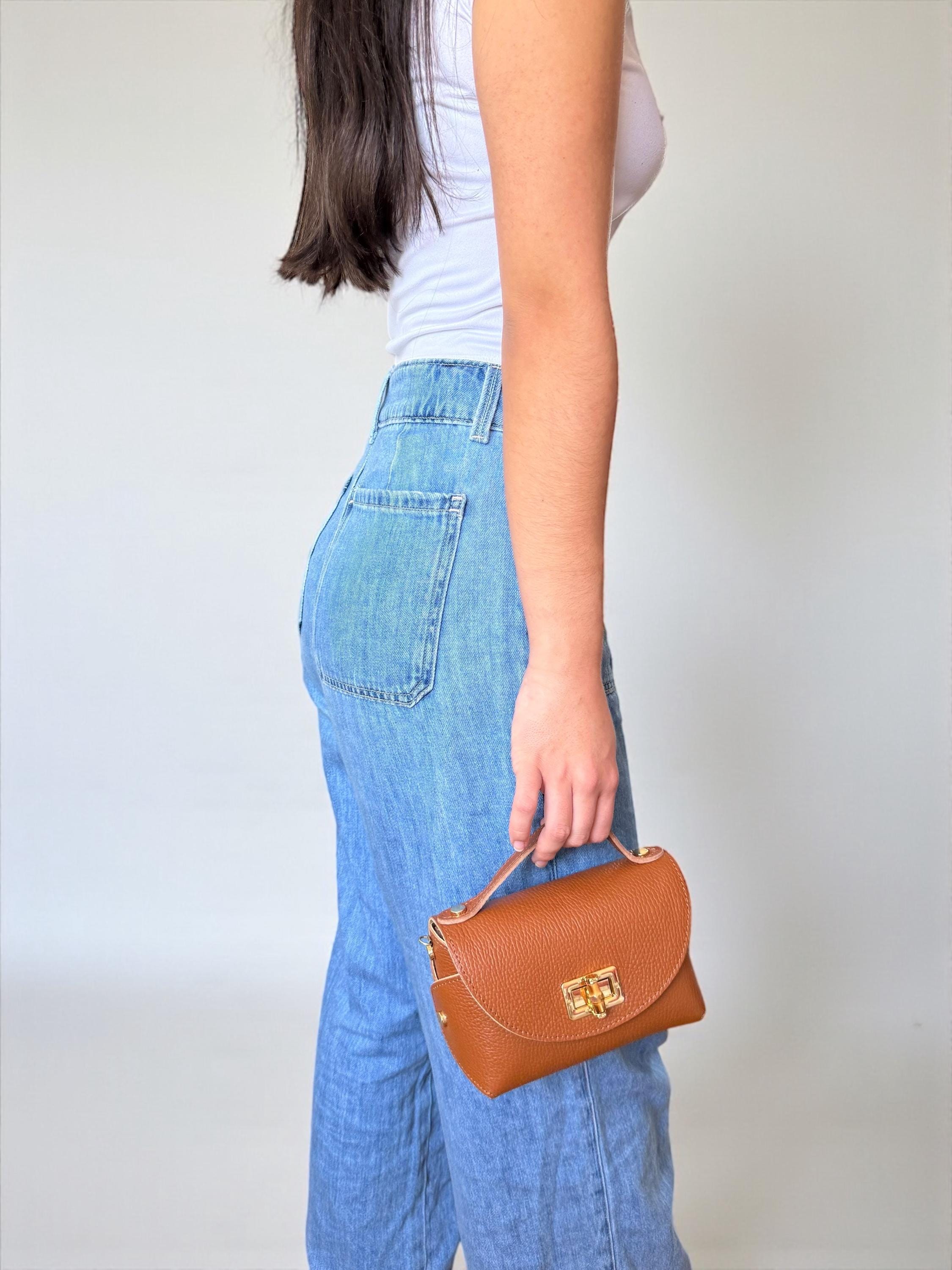 Mini bolso de ante o piel en tonos tierra