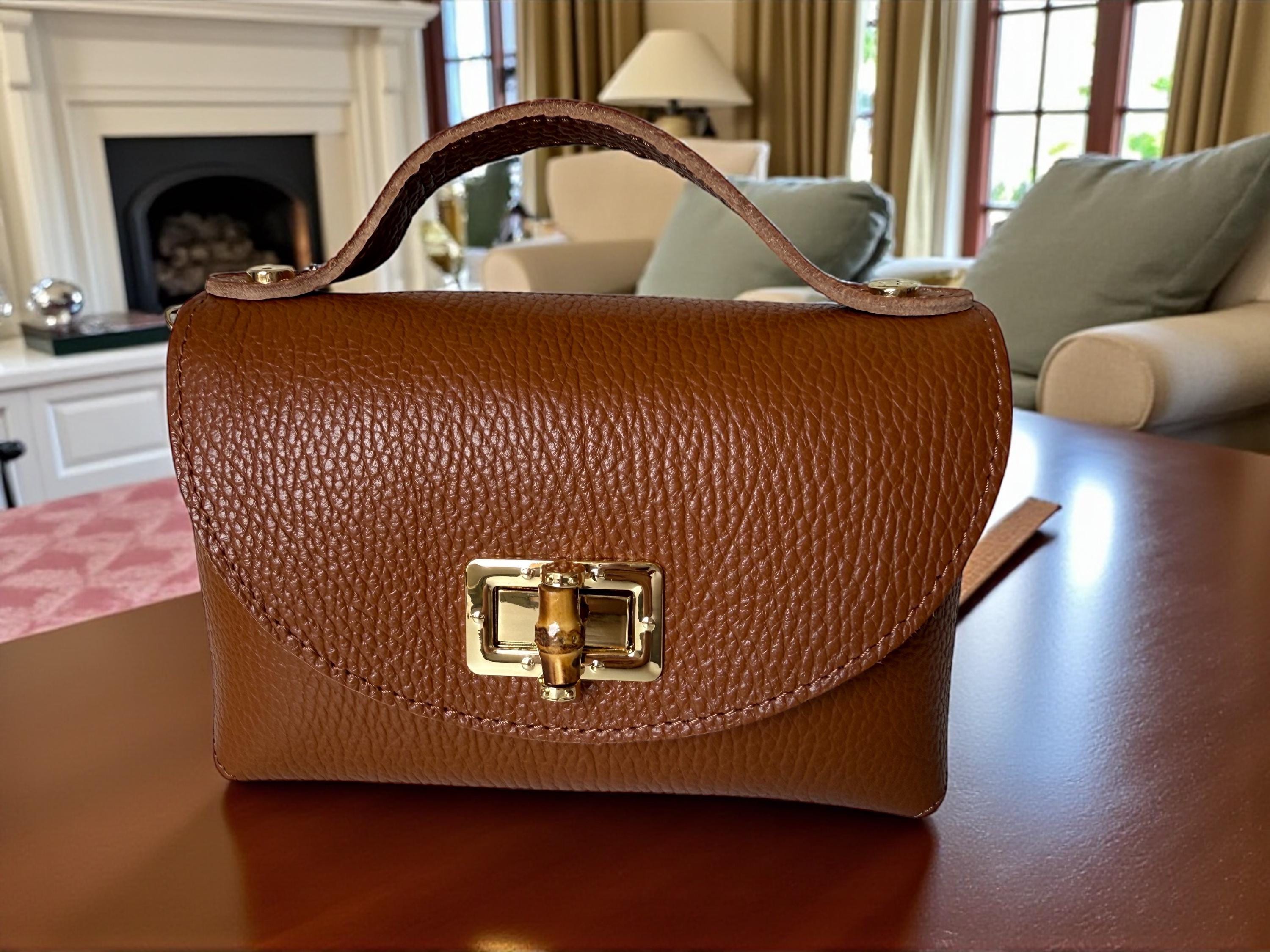 Mini bolso de ante o piel en tonos tierra