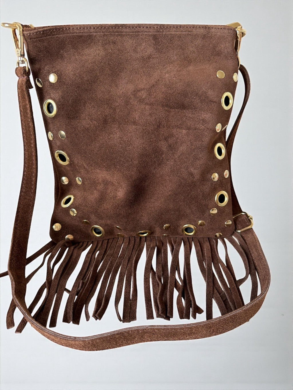 Bolso bandolera suave de ante con flecos y ojales dorados estilo bohemio