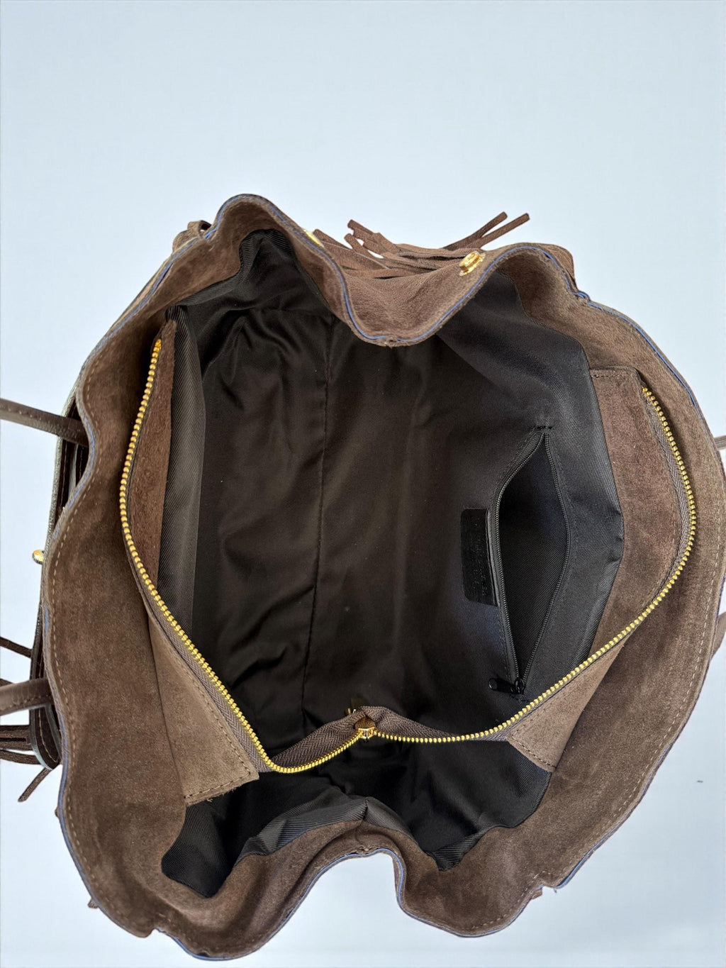 Bolso de hombro grande de ante marrón oscuro con flecos