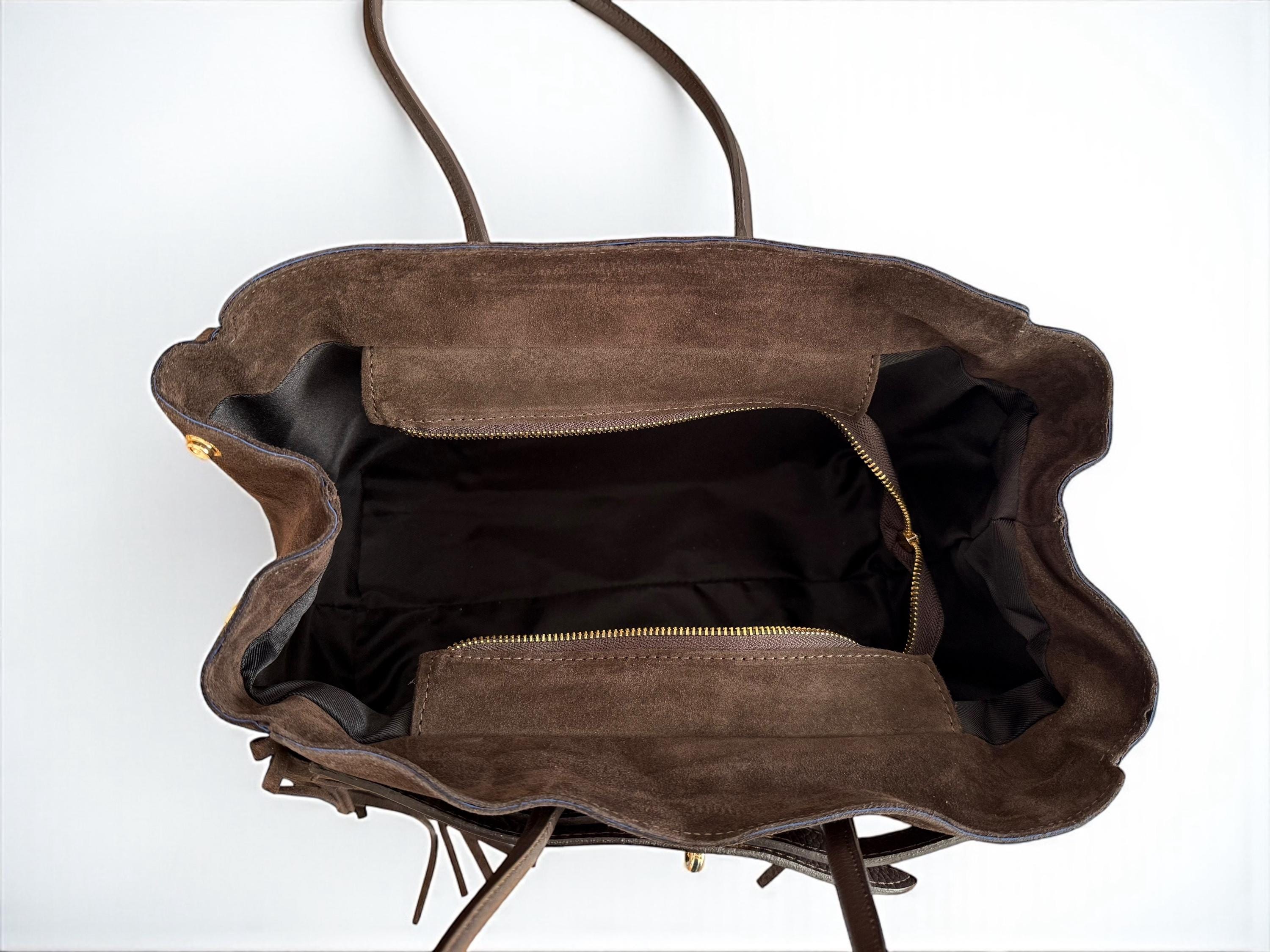 Bolso de hombro grande de ante marrón oscuro con flecos