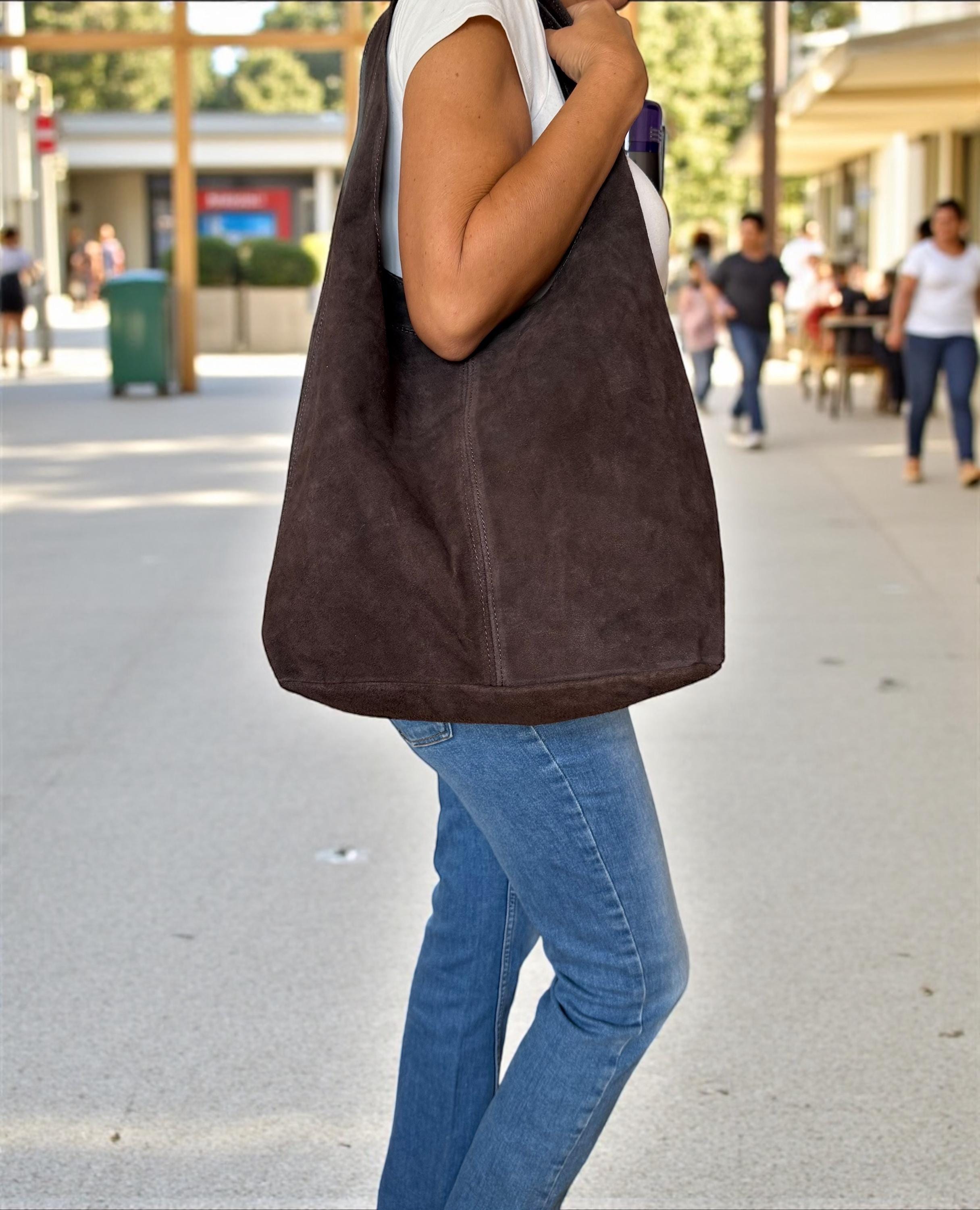 Bolso tote grande de ante marrón tipo hobo