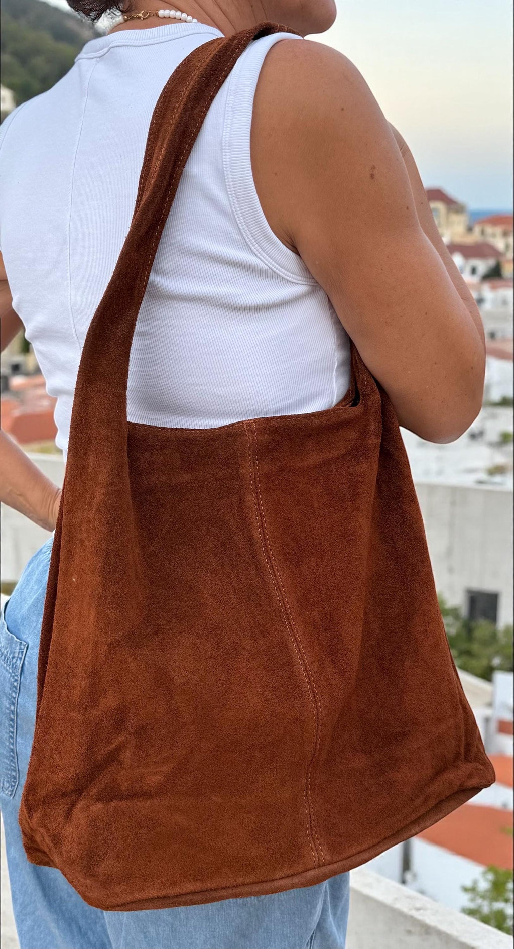 Bolso grande de hombro de ante marrón tipo hobo