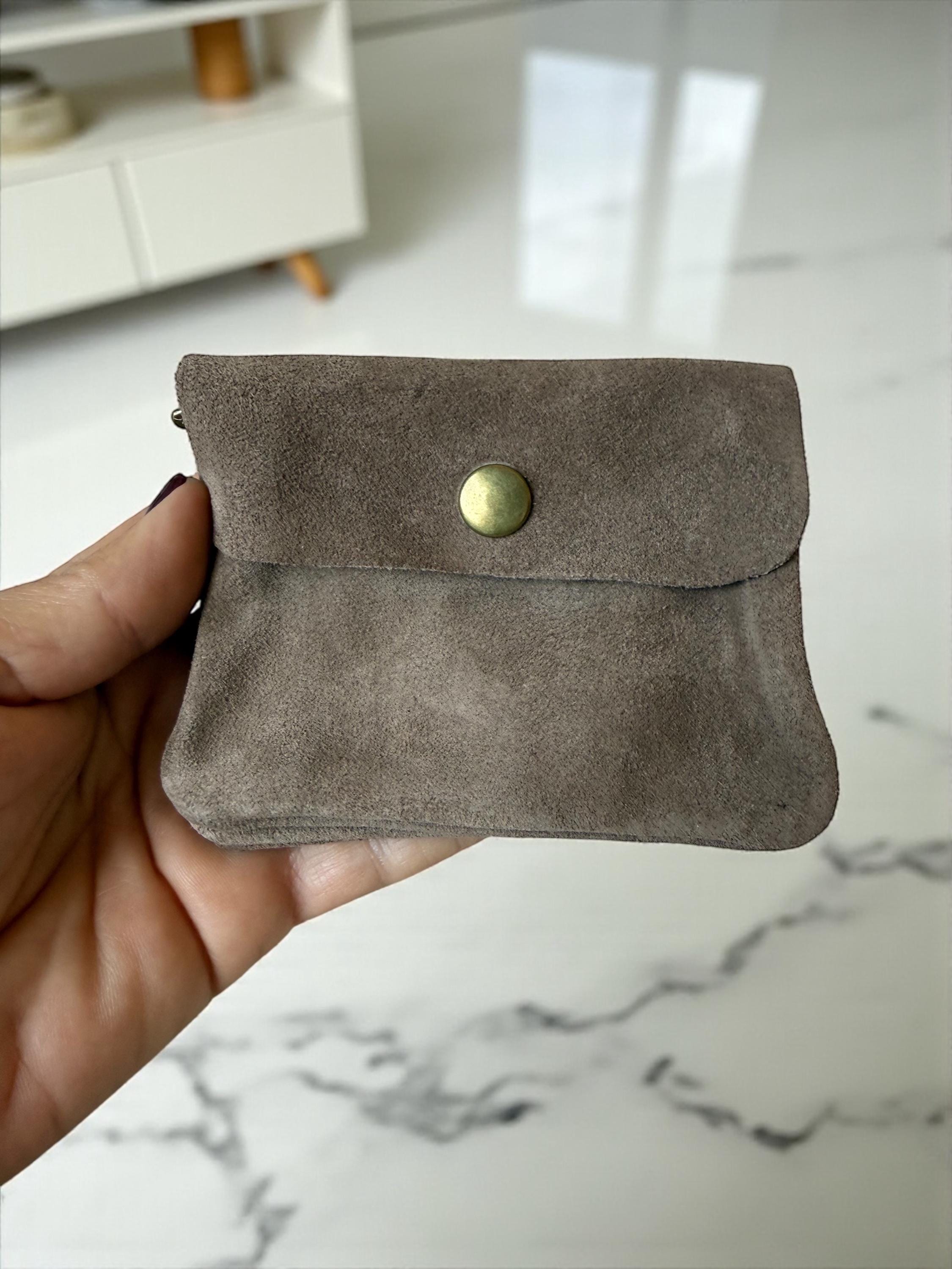 Cartera minimalista de ante suave