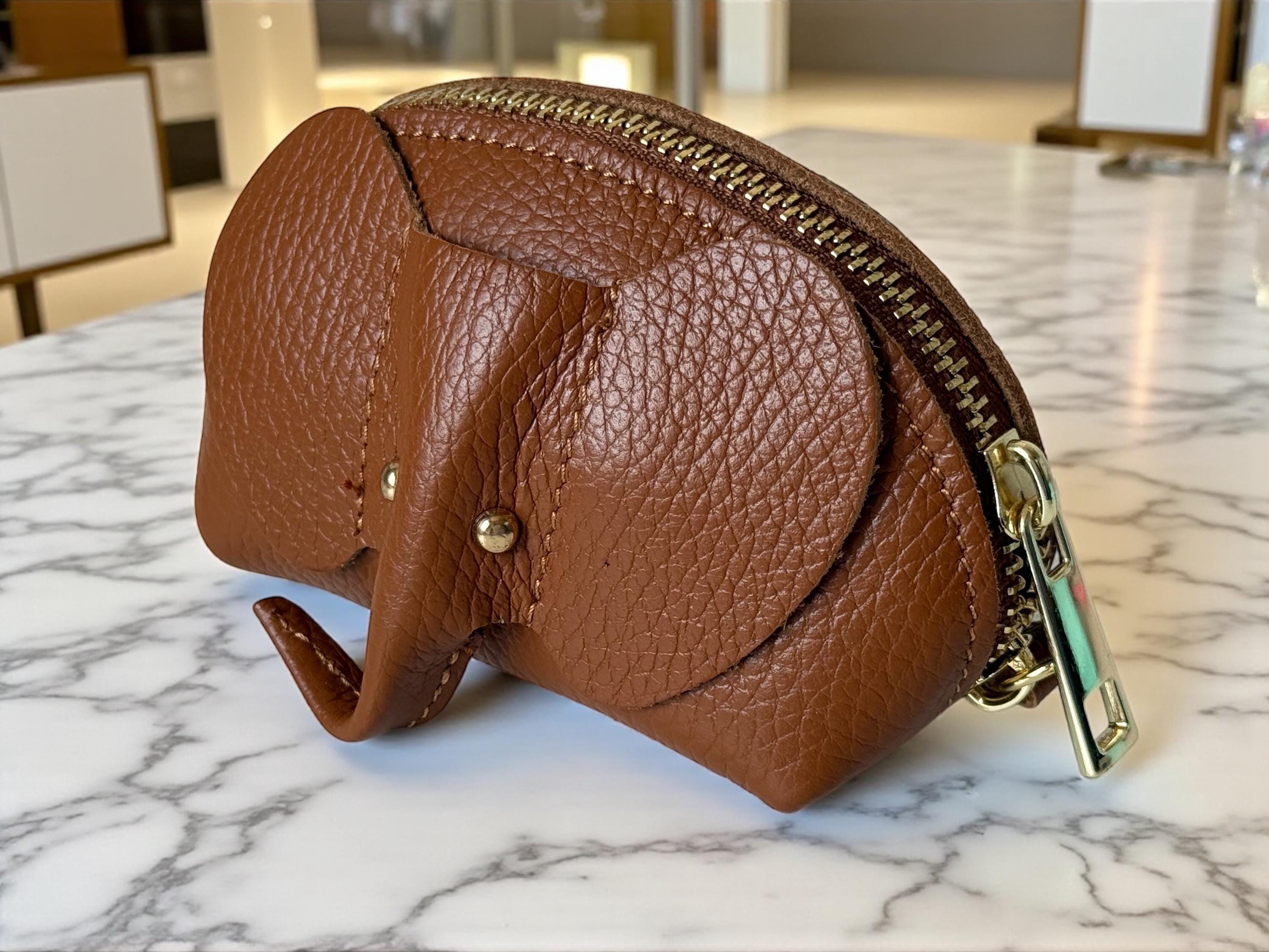 Monedero de cuero con forma de elefante