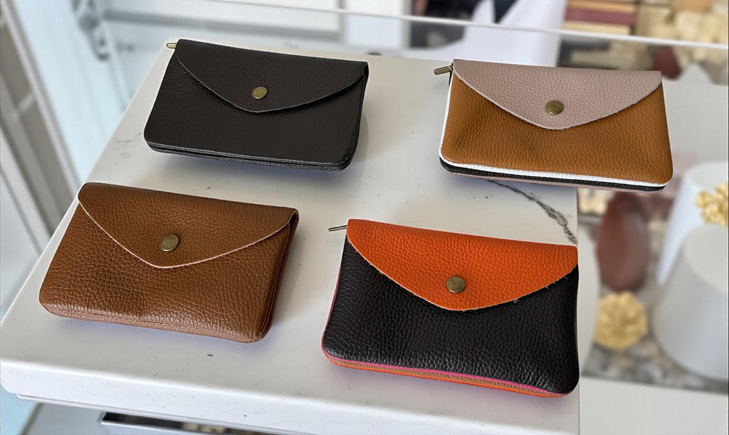 Cartera de piel en tonos cálidos tierra