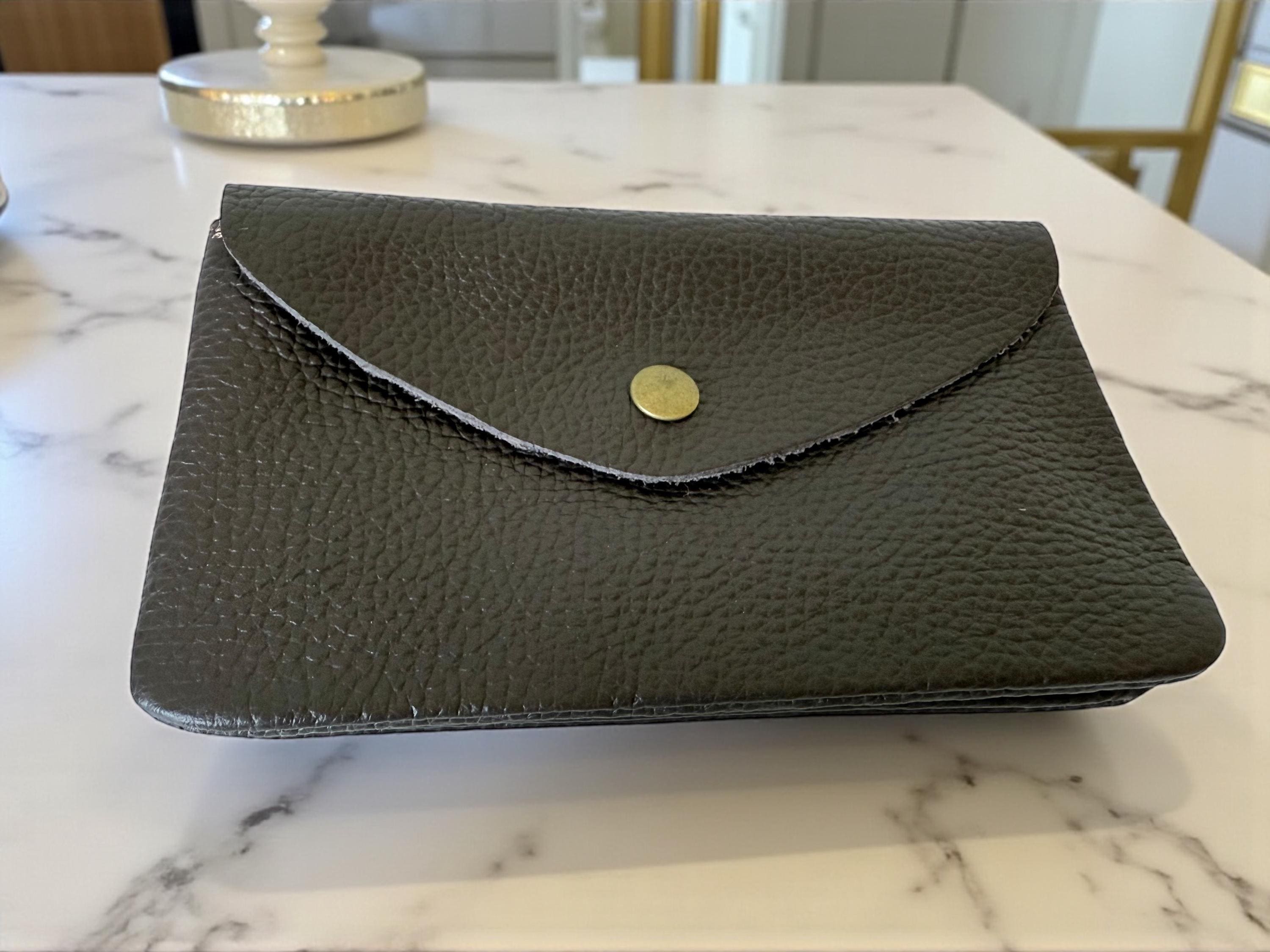 Cartera de piel en tonos cálidos tierra