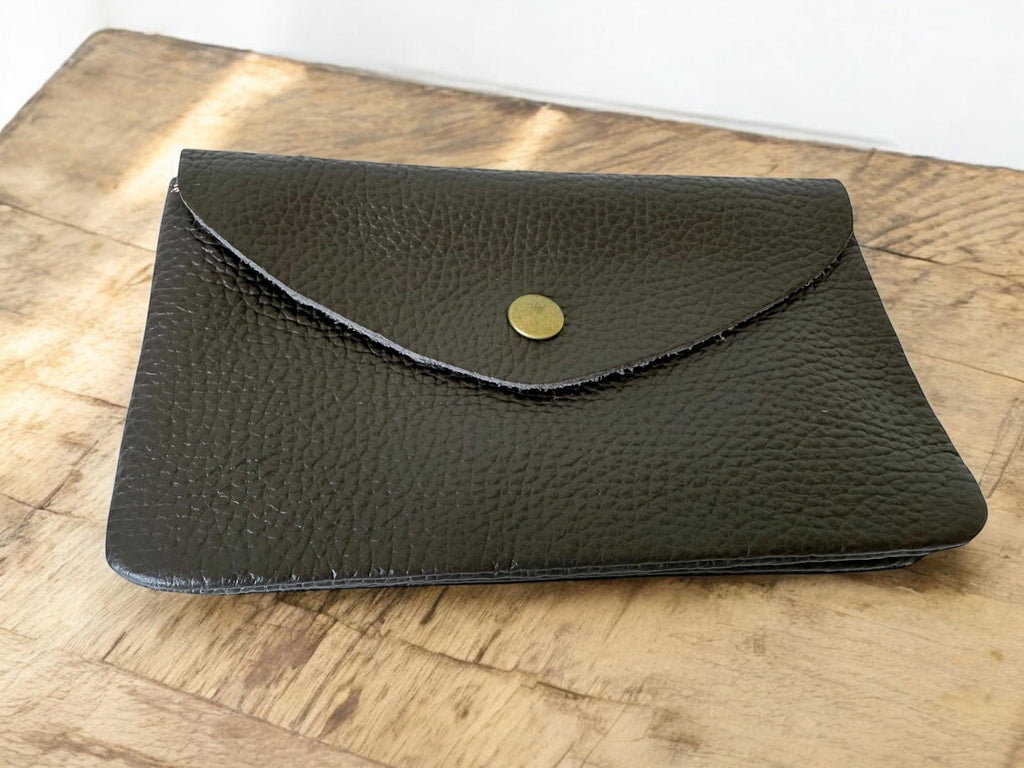 Cartera de piel en tonos cálidos tierra