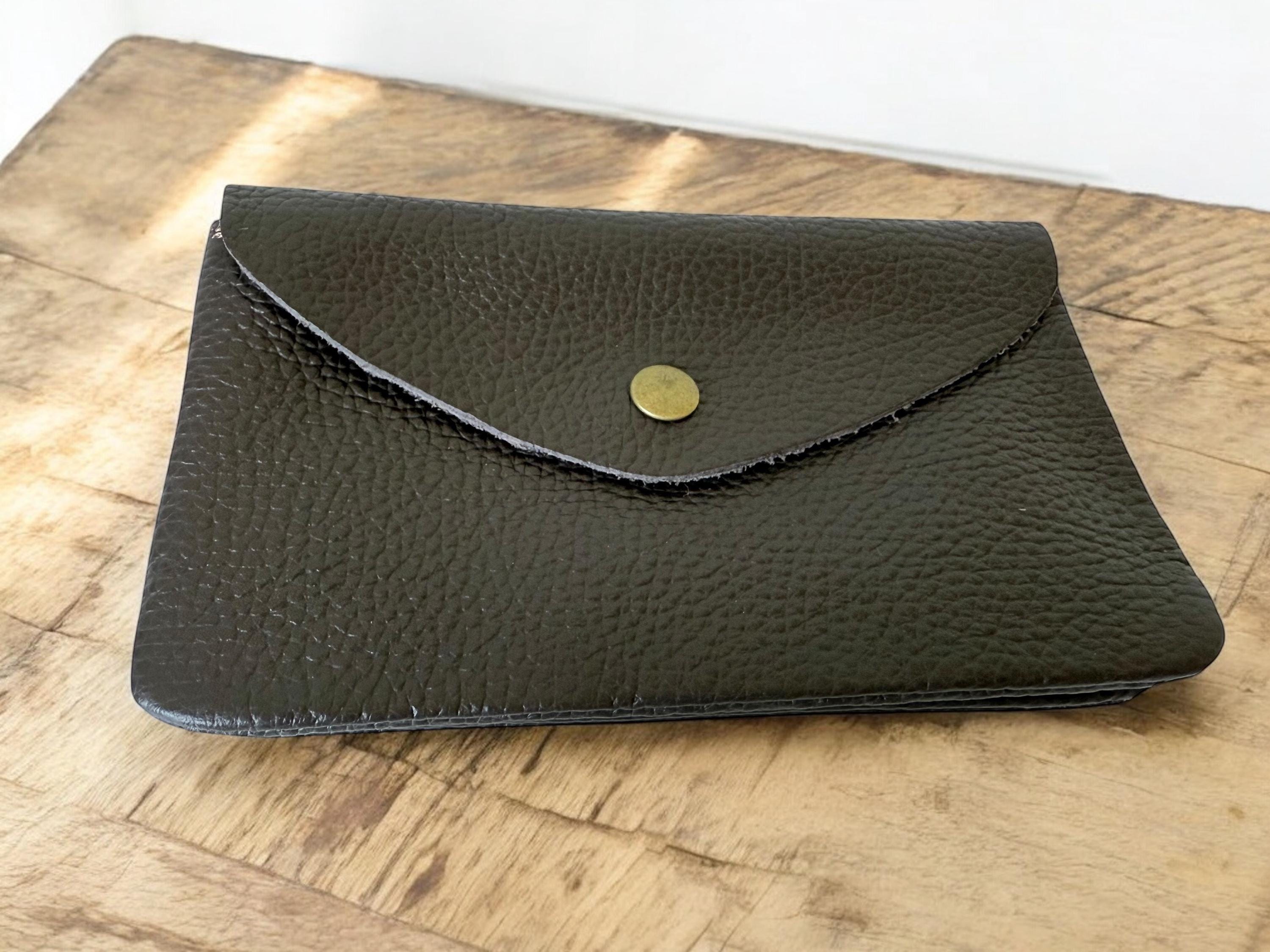 Cartera de piel en tonos cálidos tierra