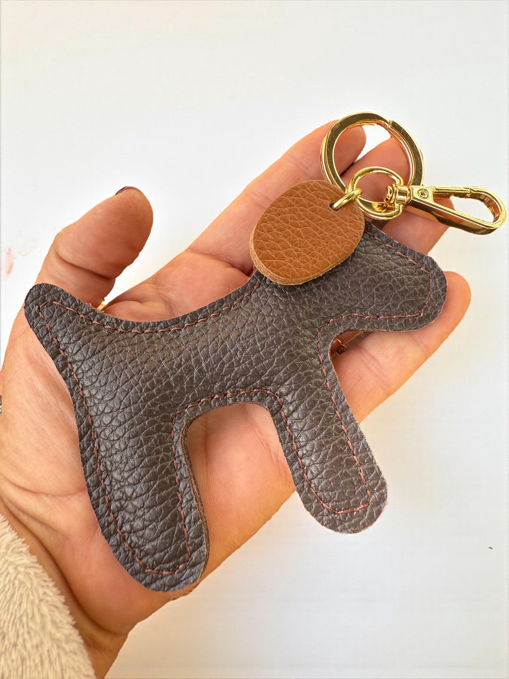 Charm para bolso de cuero con forma de perro