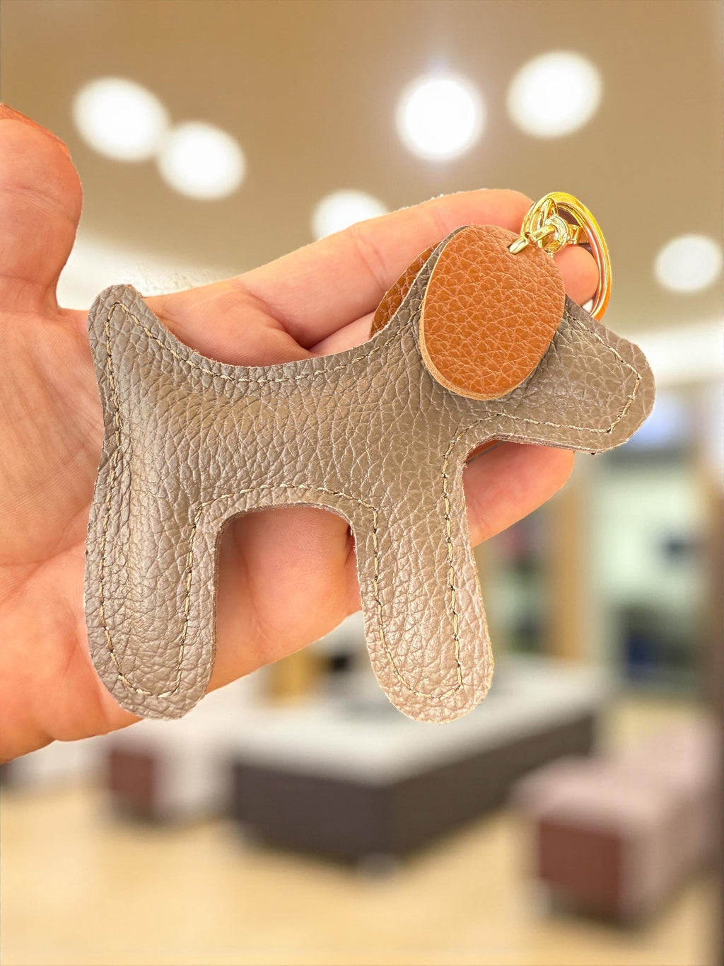 Charm para bolso de cuero con forma de perro