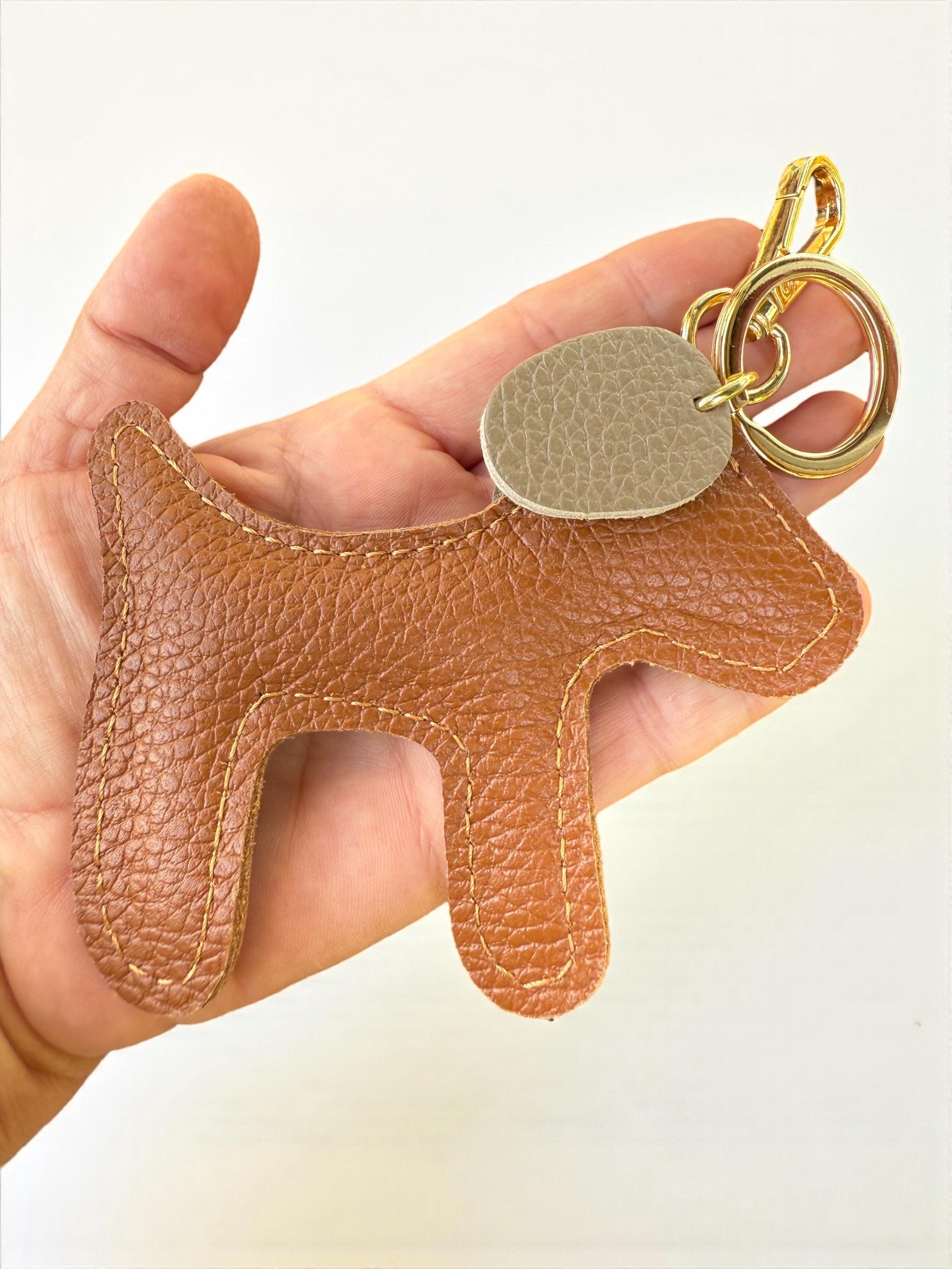 Charm para bolso de cuero con forma de perro