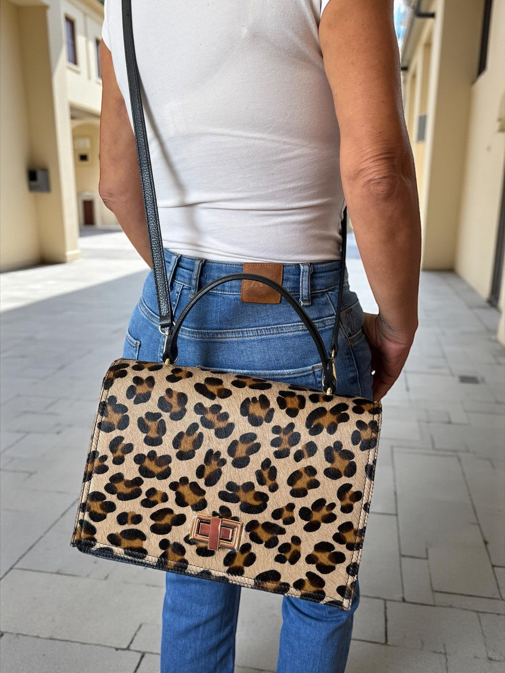 Bolso tipo cartera en pelo de poni con estampado de leopardo y cuero granulado auténtico