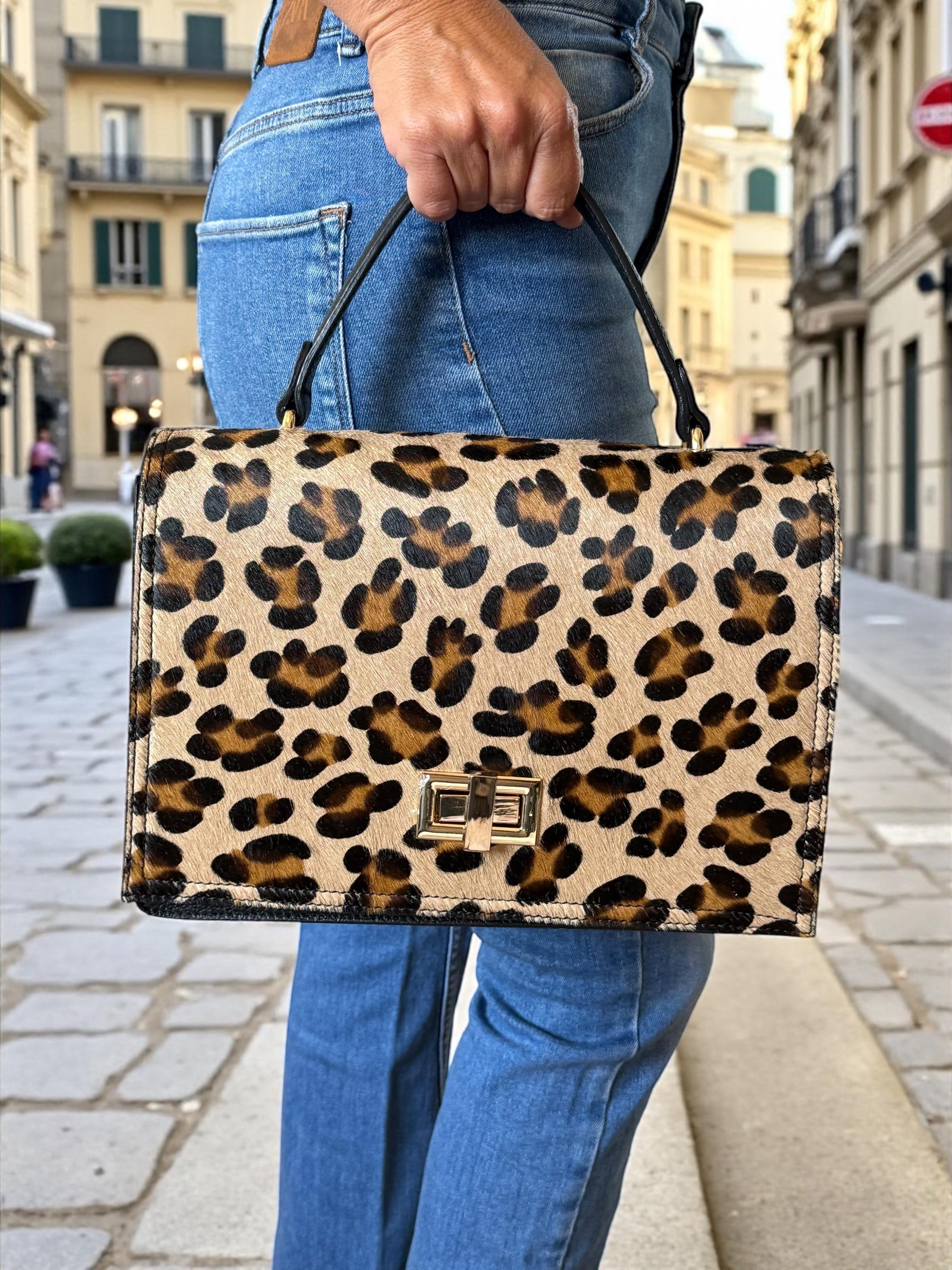 Bolso tipo cartera en pelo de poni con estampado de leopardo y cuero granulado auténtico
