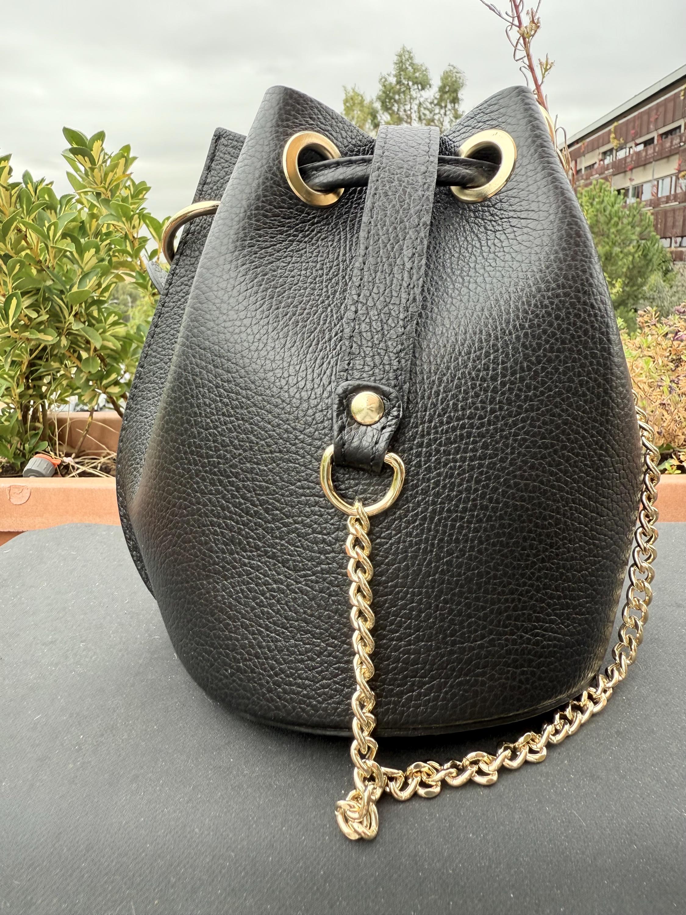 Cubo de piel granulada y pelo de poni de leopardo