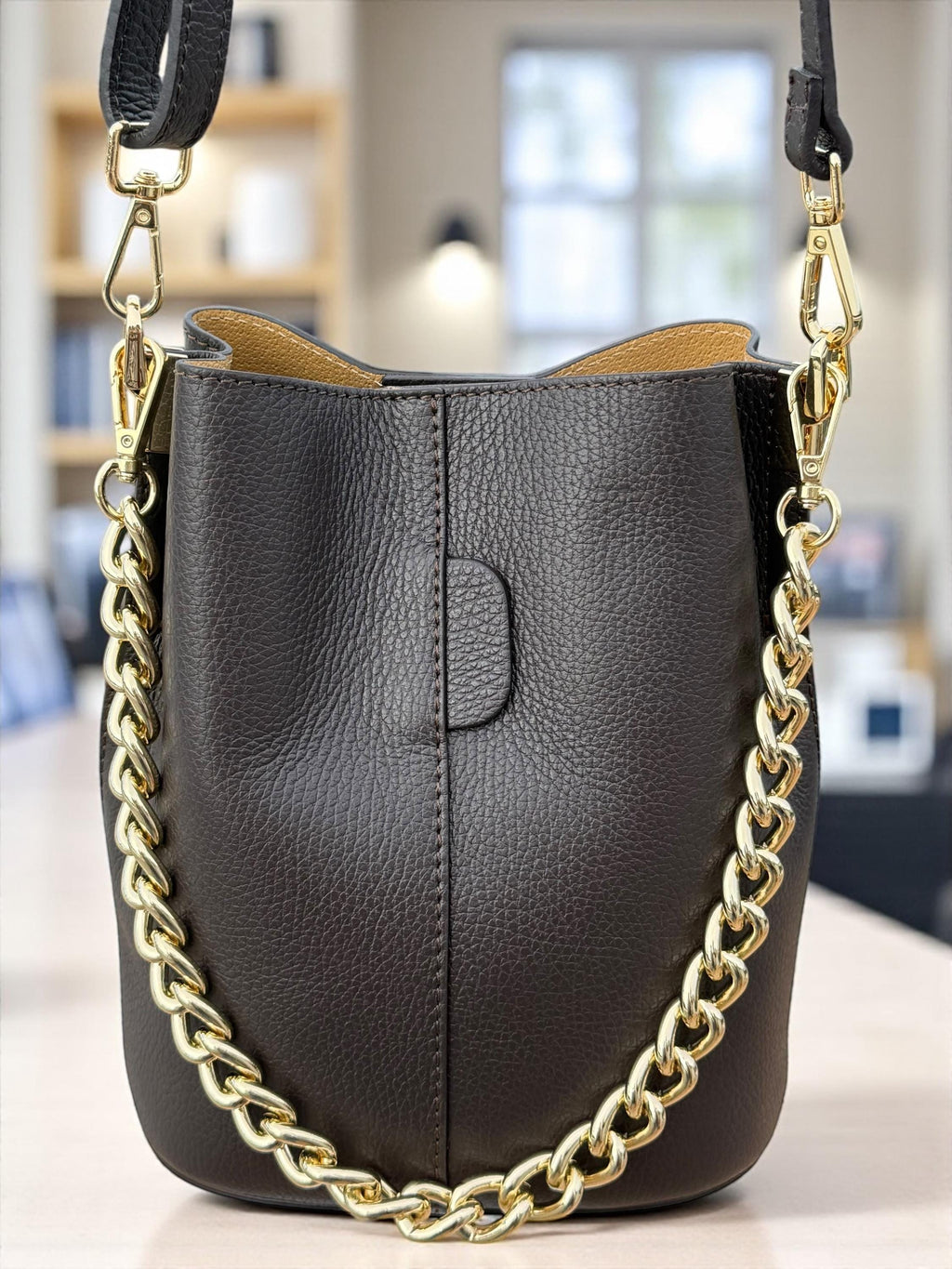 Bolso de bombonera de cuero italiano