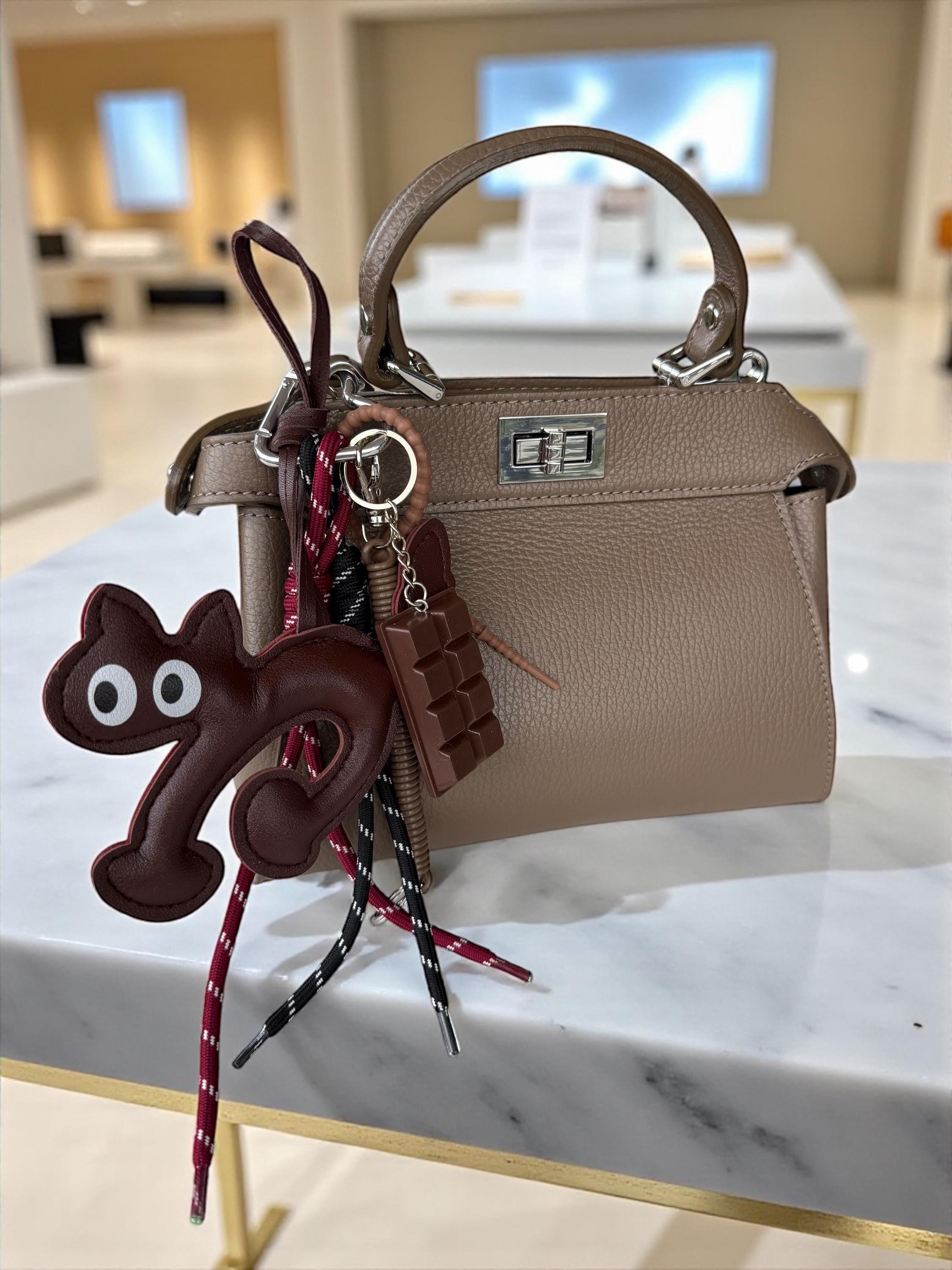 Charm de gato de cuero para bolsos –