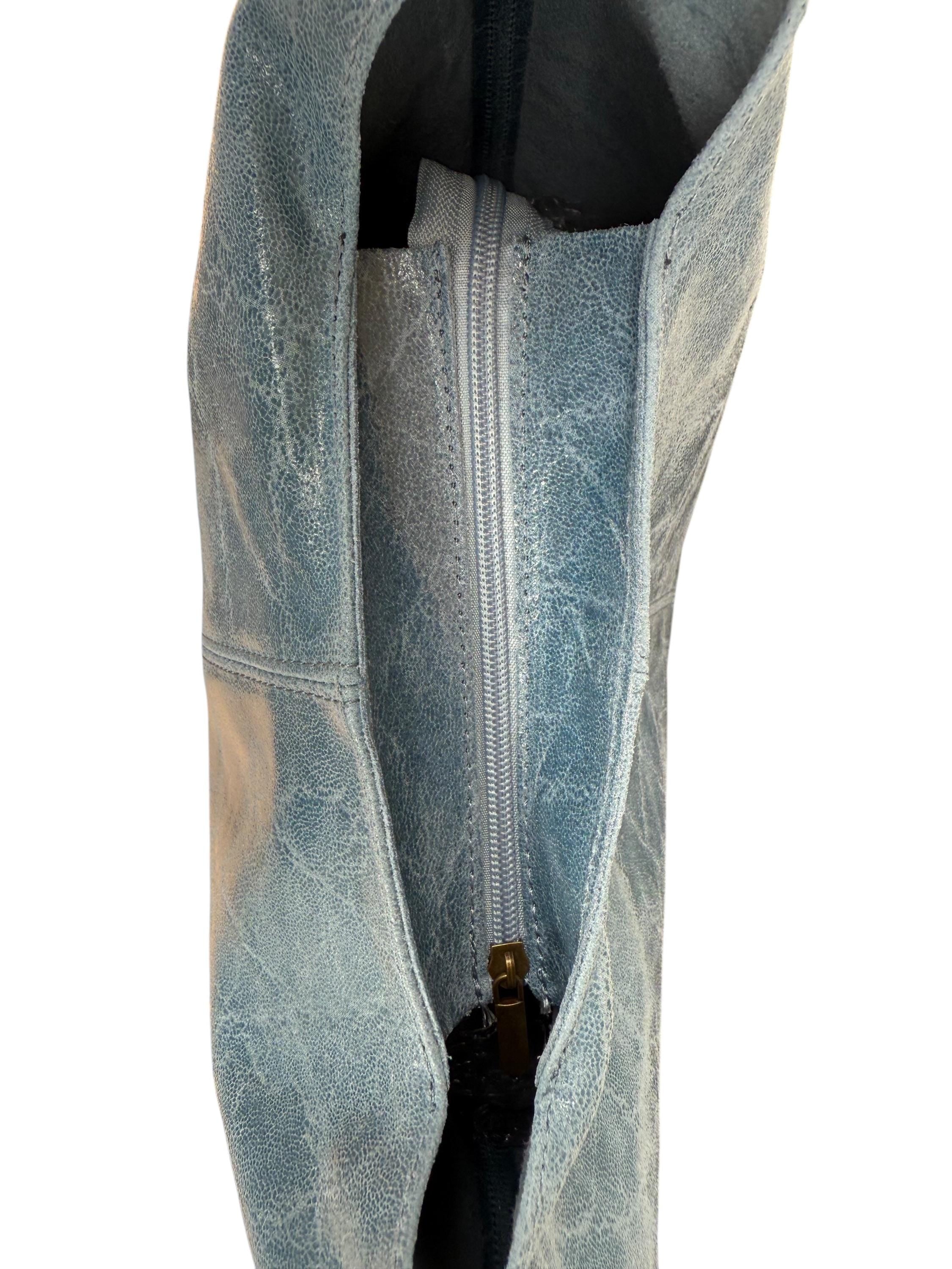 Bolso hobo boho de piel auténtica en tonos camel, marrón y azul.