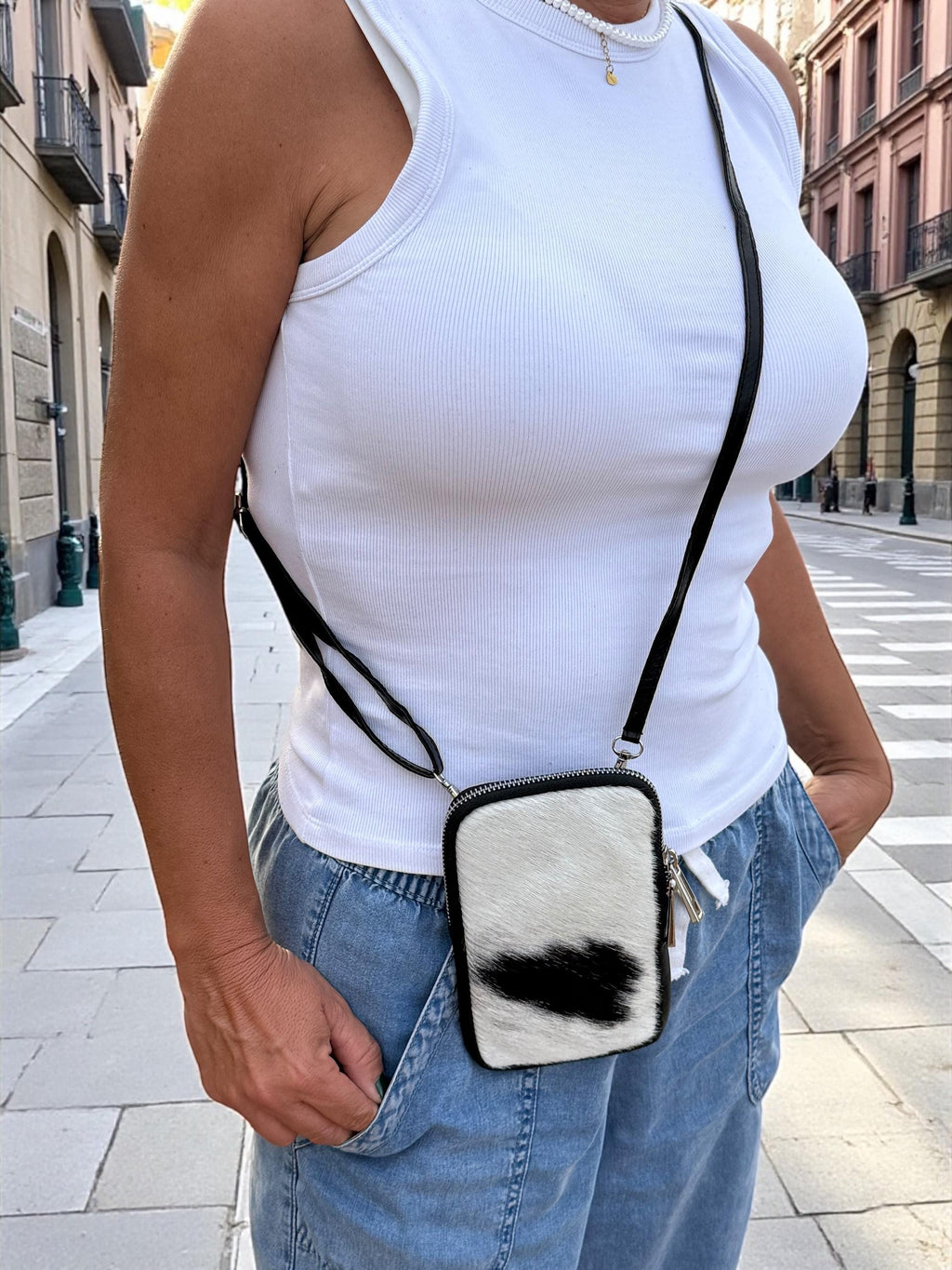 Bolsa para teléfono de piel auténtica con estampado de vaca