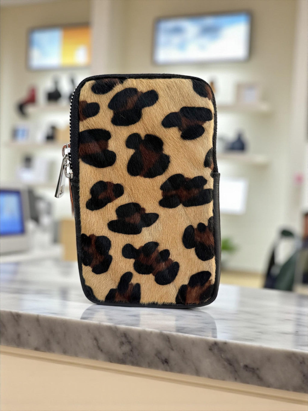 Bolso para teléfono de piel con estampado de leopardo