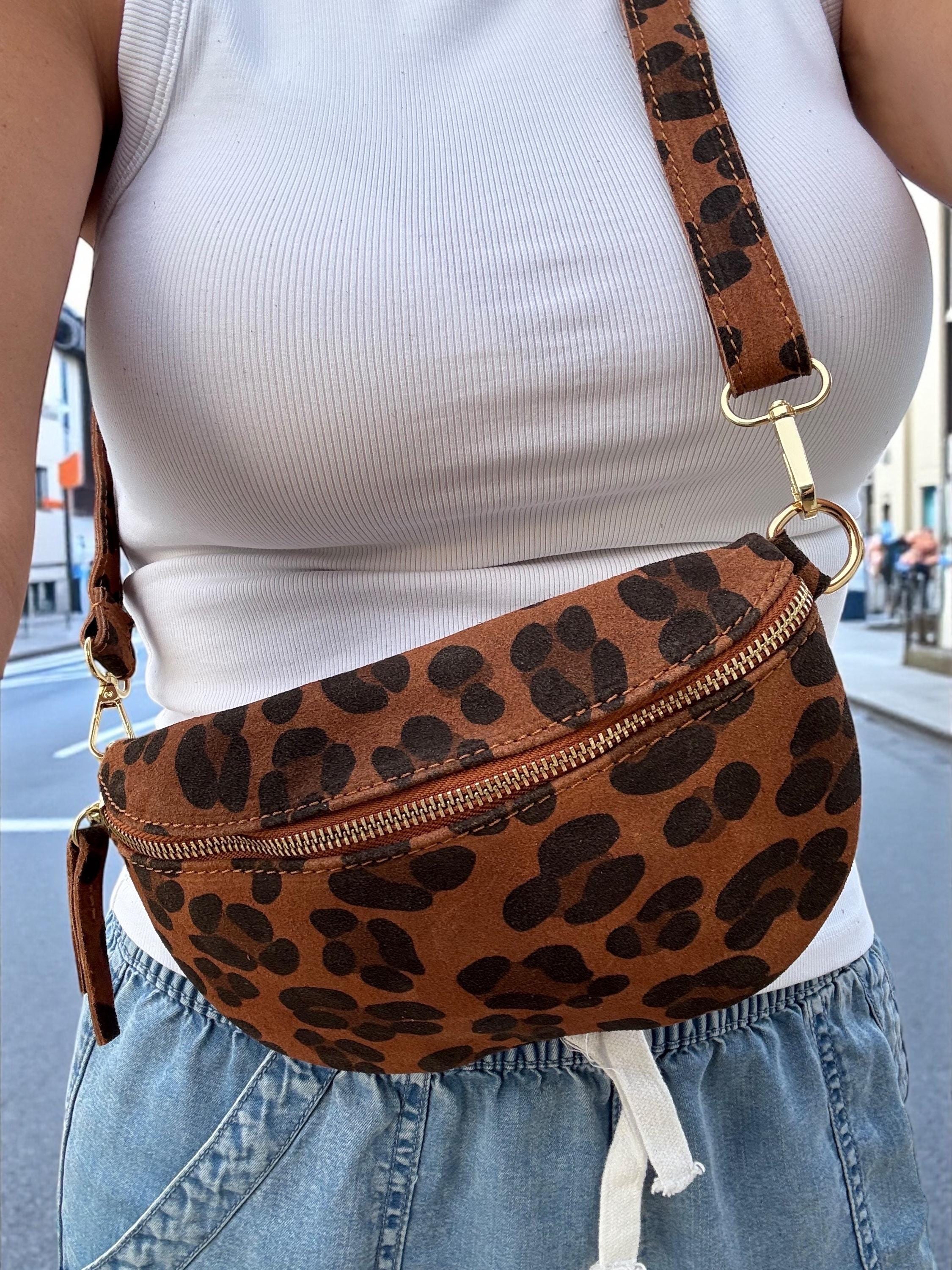 Riñonera de piel auténtica con estampado de leopardo