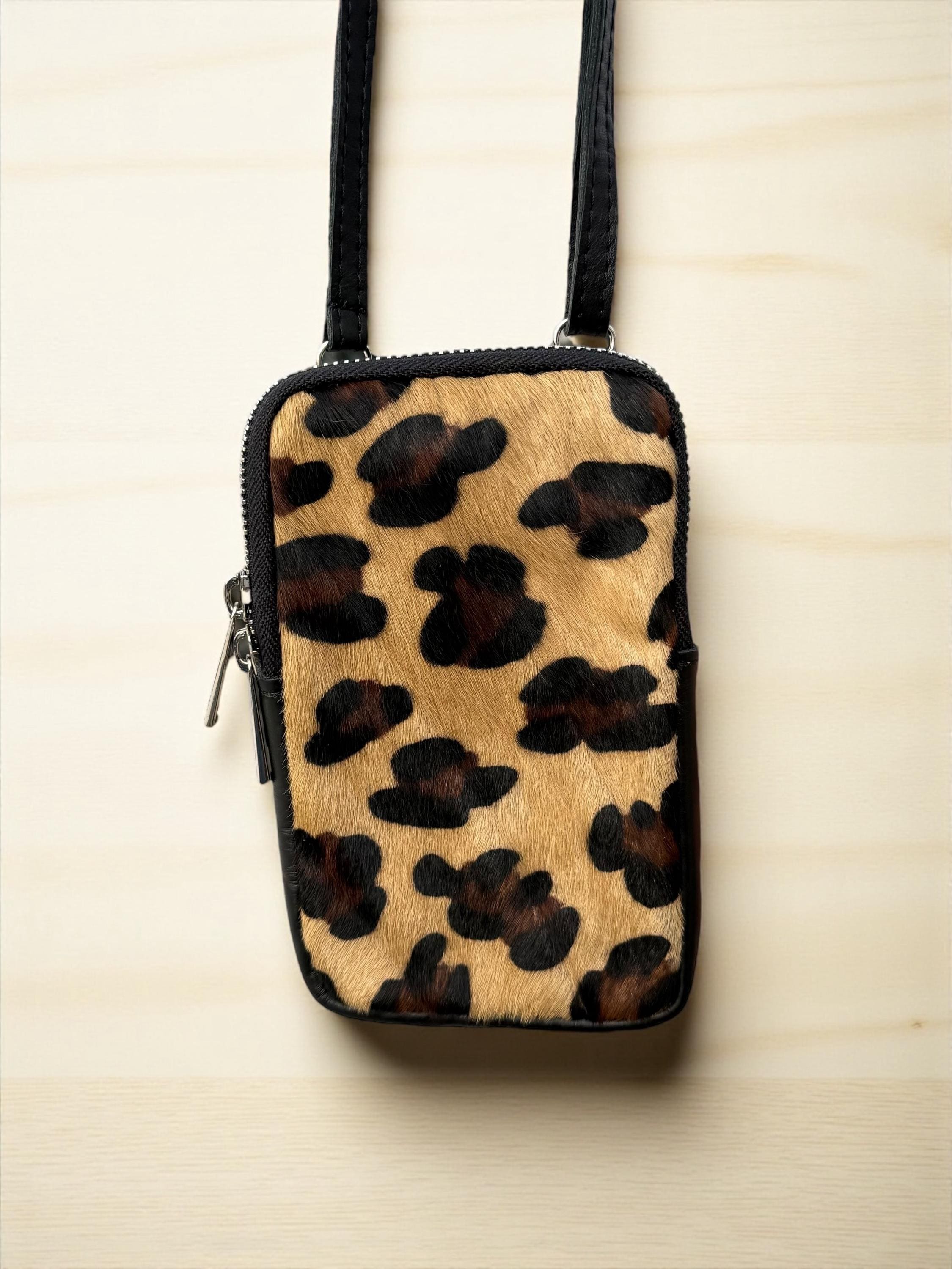 Bolso para teléfono de piel con estampado de leopardo