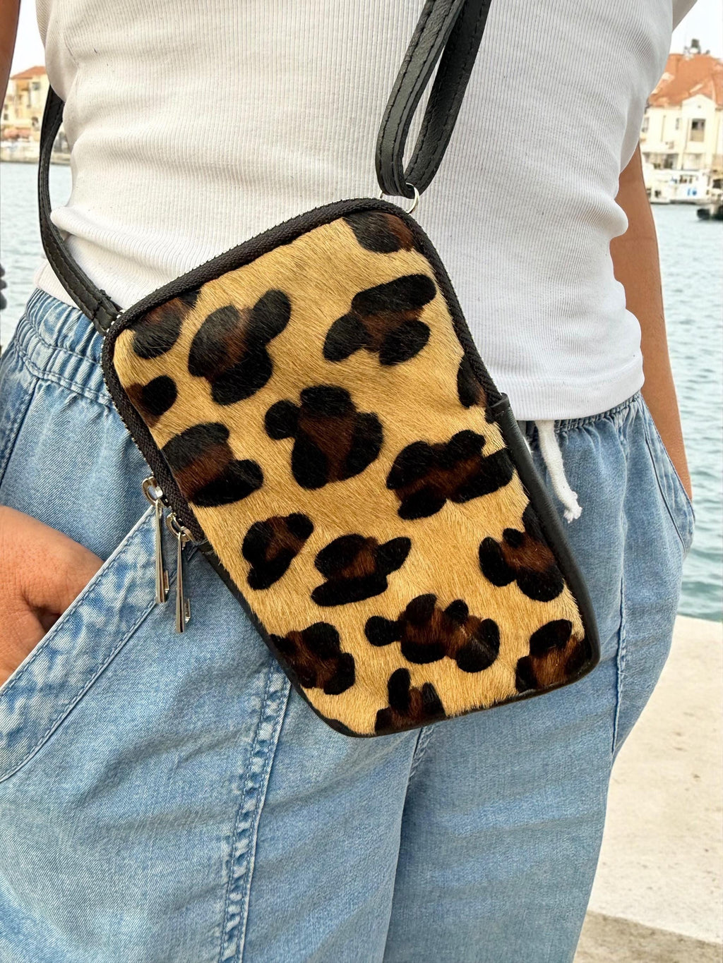 Bolso para teléfono de piel con estampado de leopardo