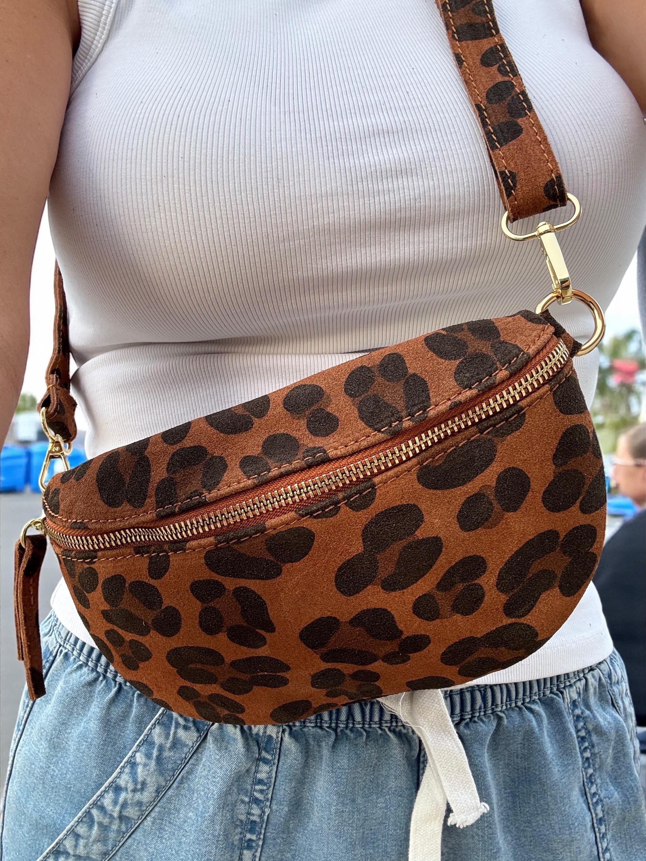 Riñonera de piel auténtica con estampado de leopardo