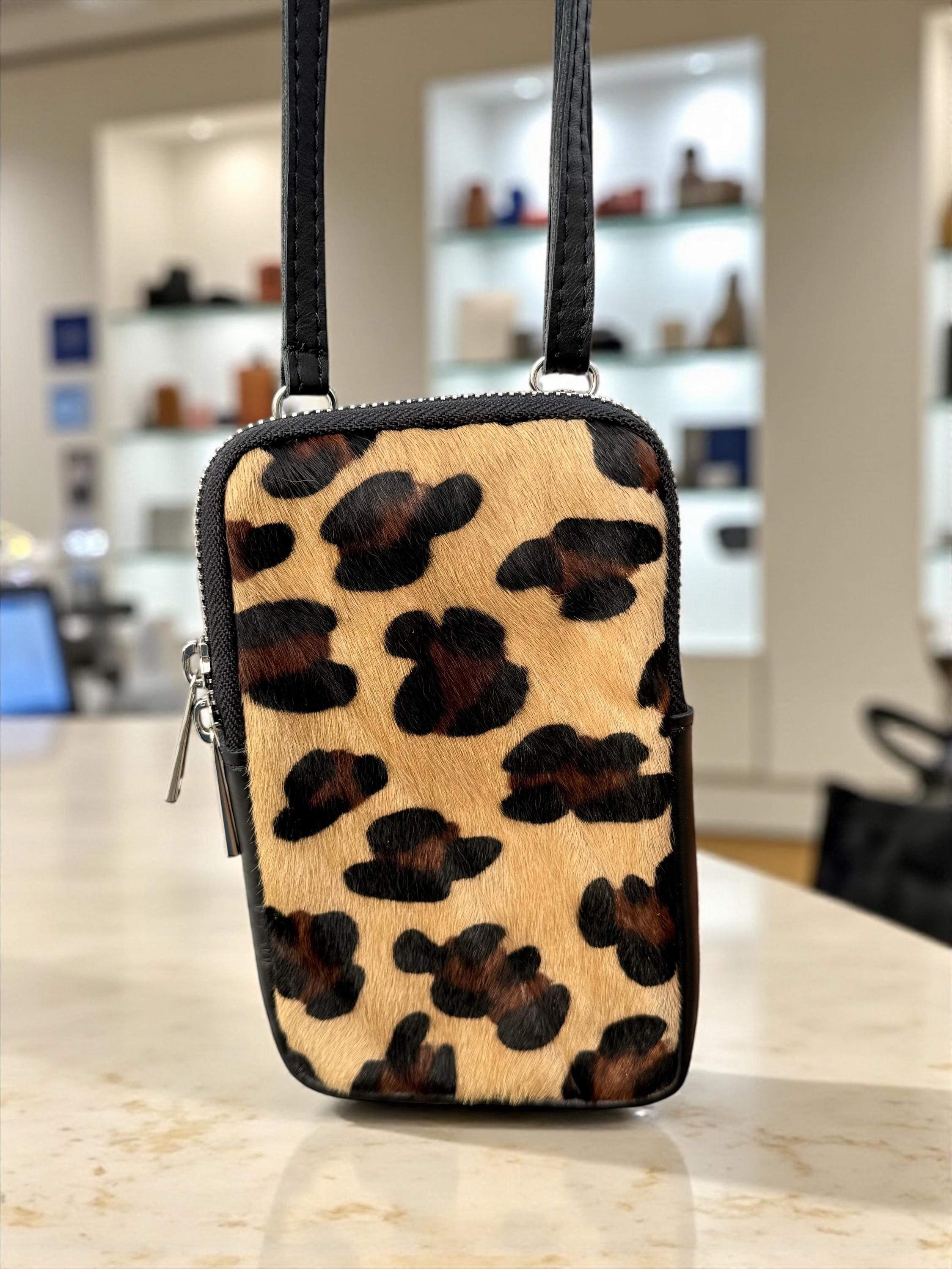 Bolso para teléfono de piel con estampado de leopardo
