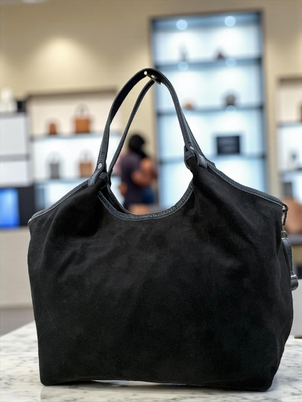 Bolso shopper negro de ante de tamaño mediano