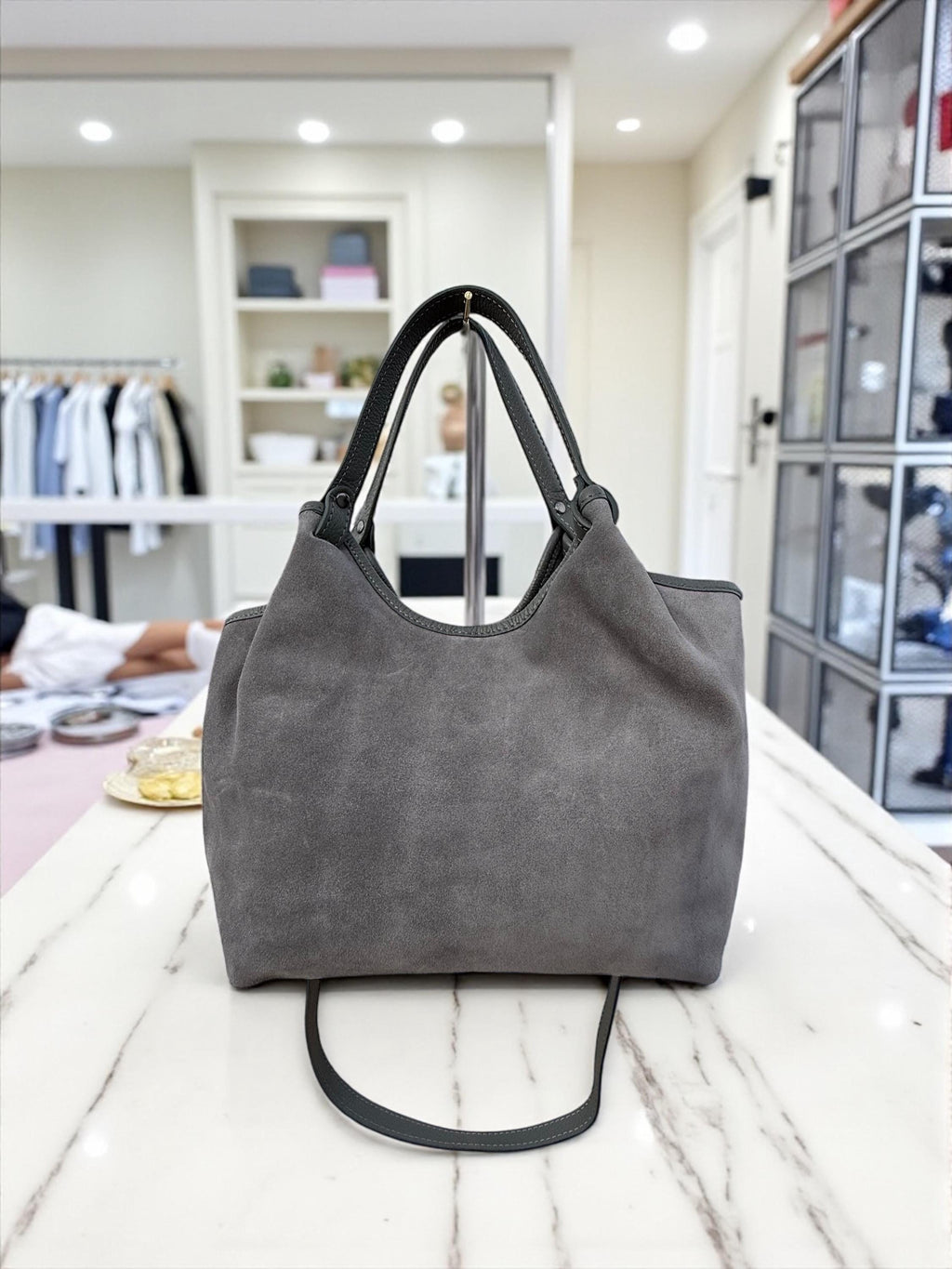 Bolso shopper negro de ante de tamaño mediano