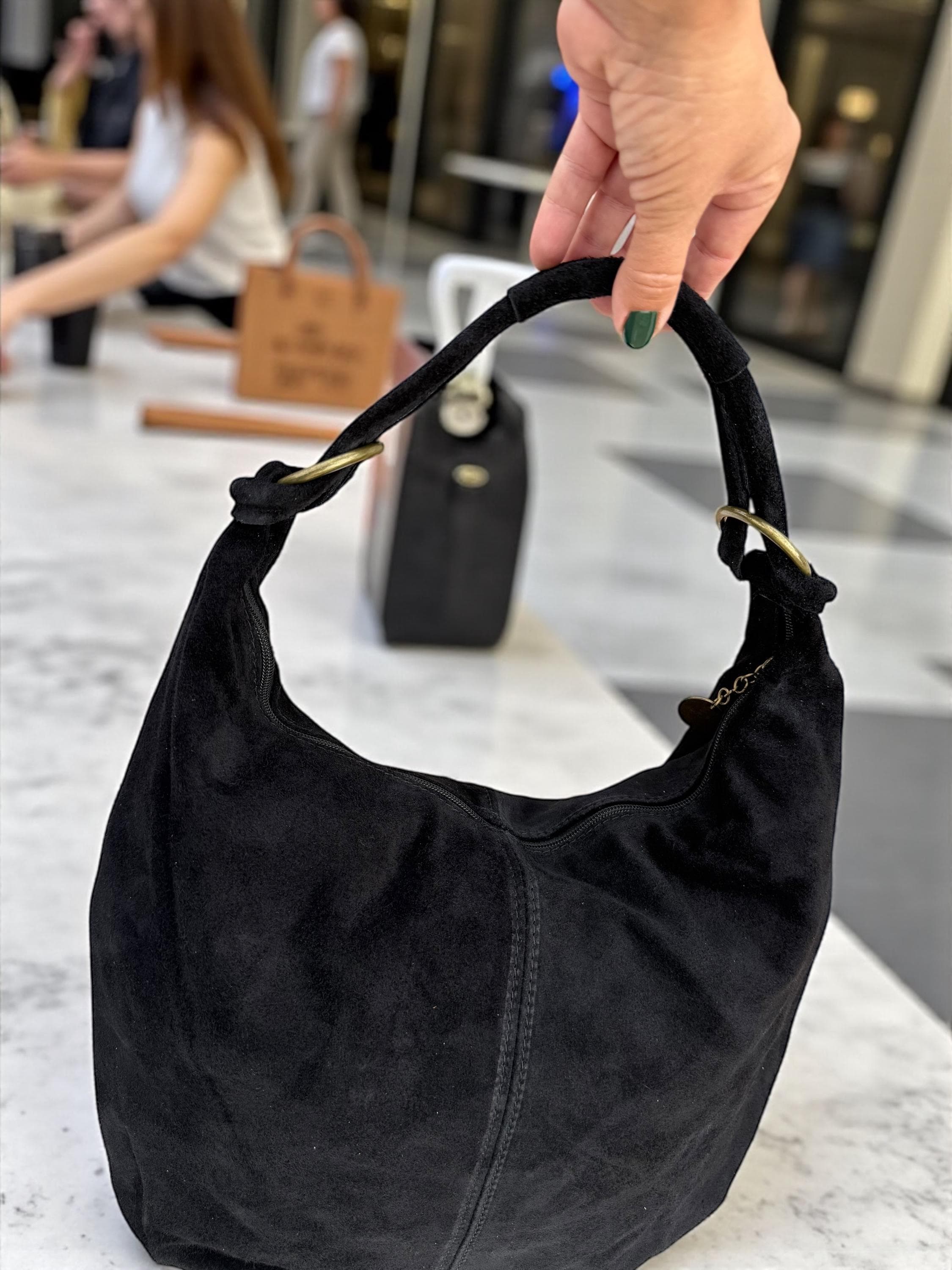 Bolso tote grande de ante negro estilo boho