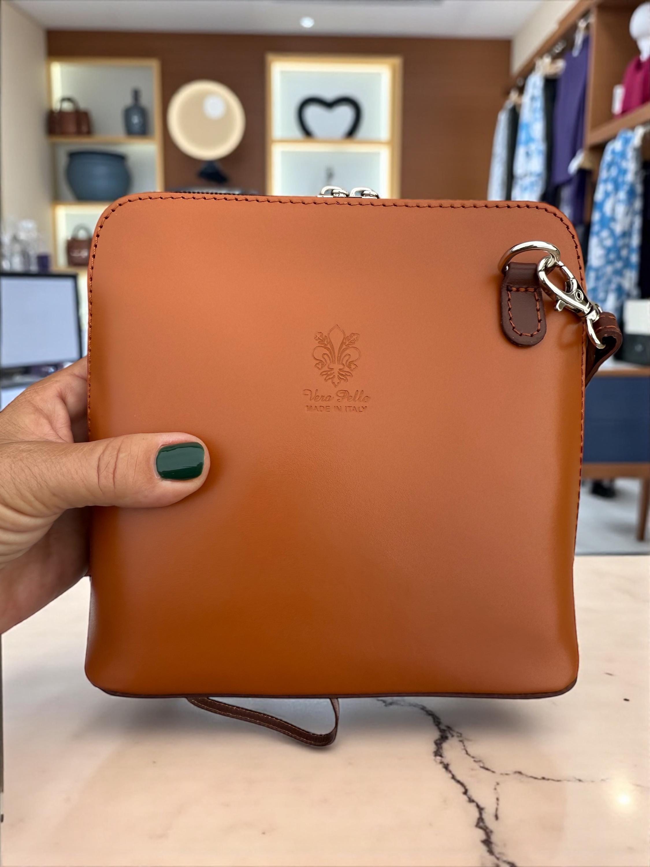 Mini bolso de piel estructurada en tonos tierra