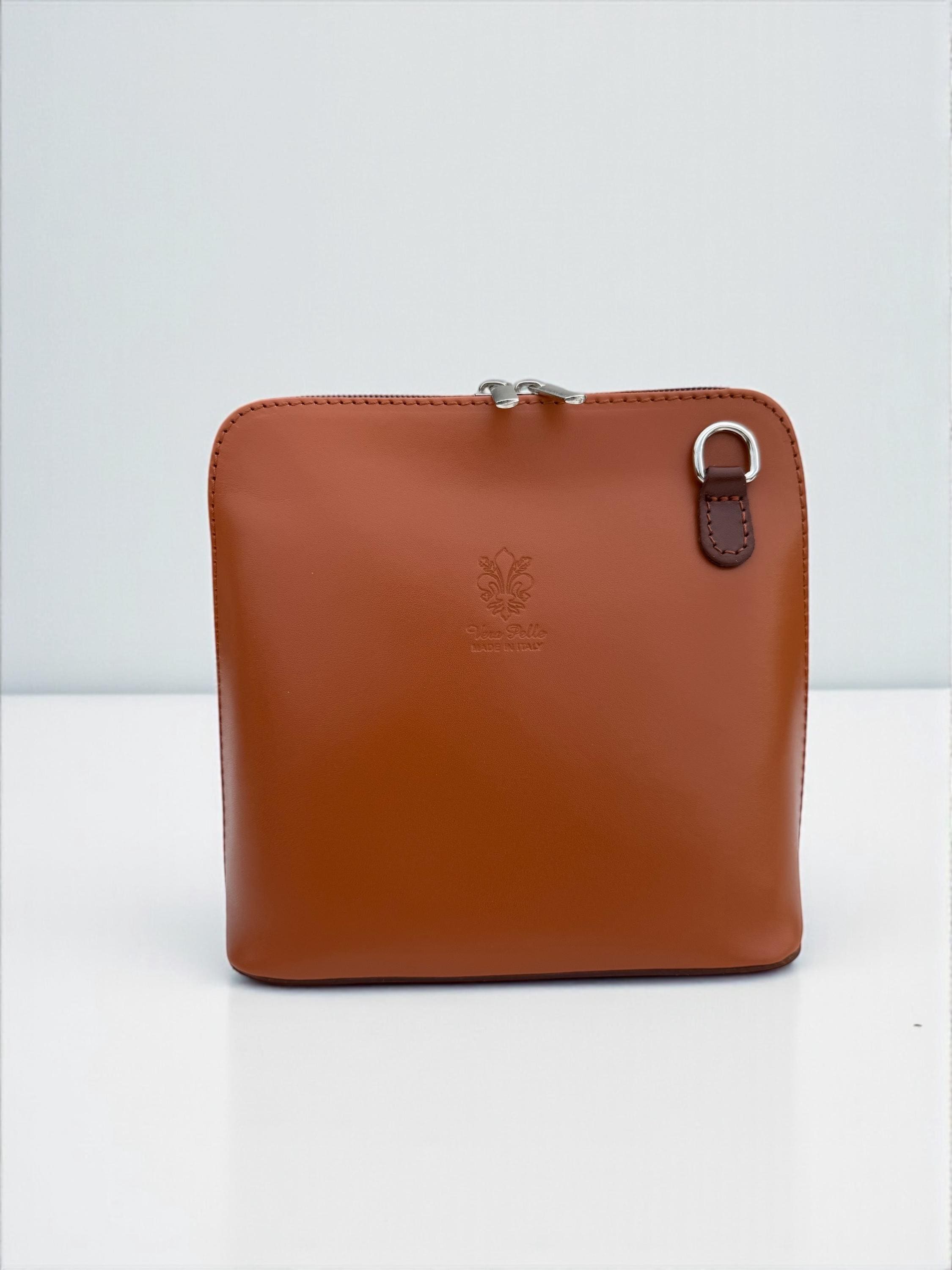 Mini bolso estructurado en color camel y marrón