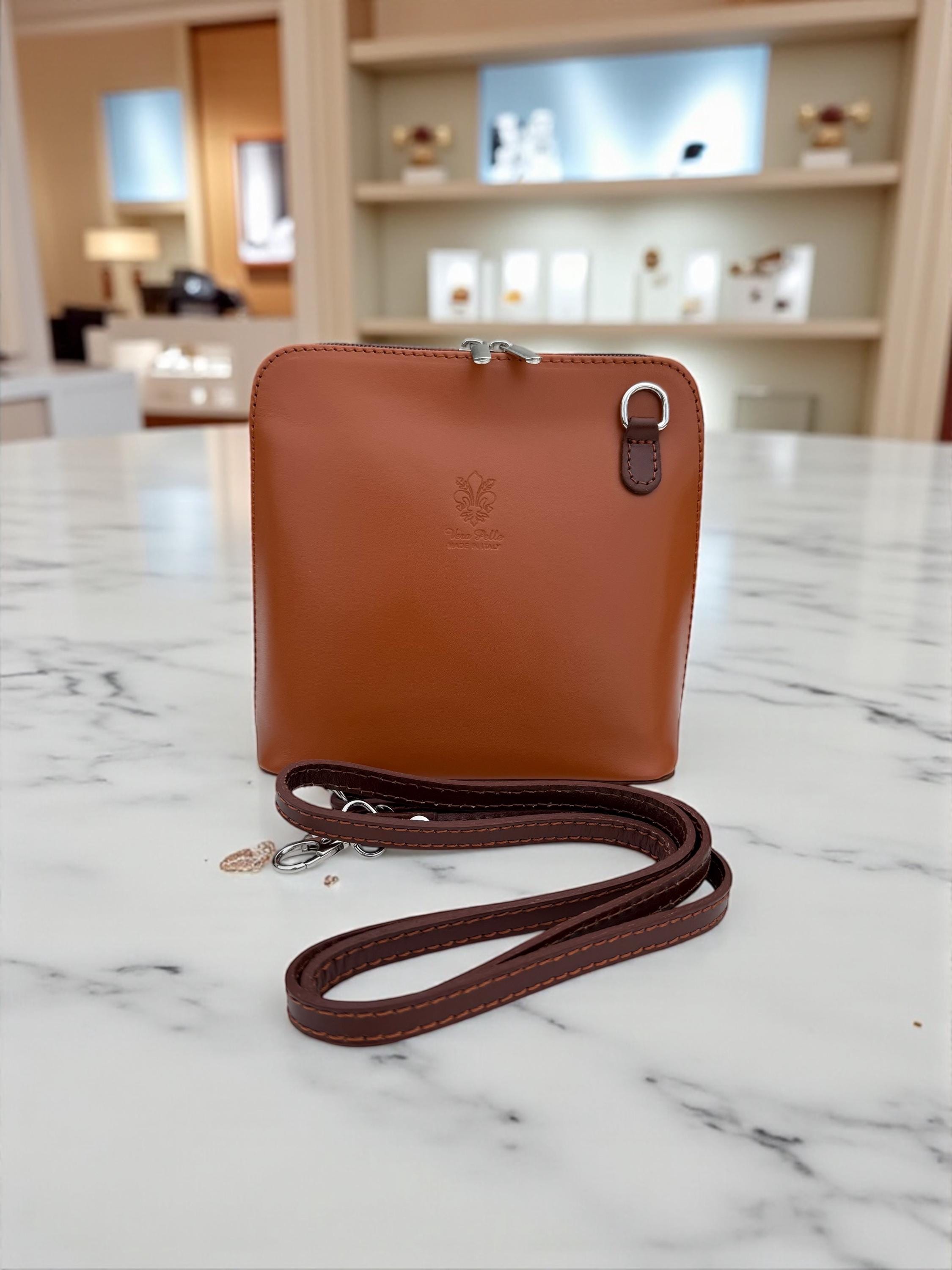 Mini bolso de piel estructurada en tonos tierra