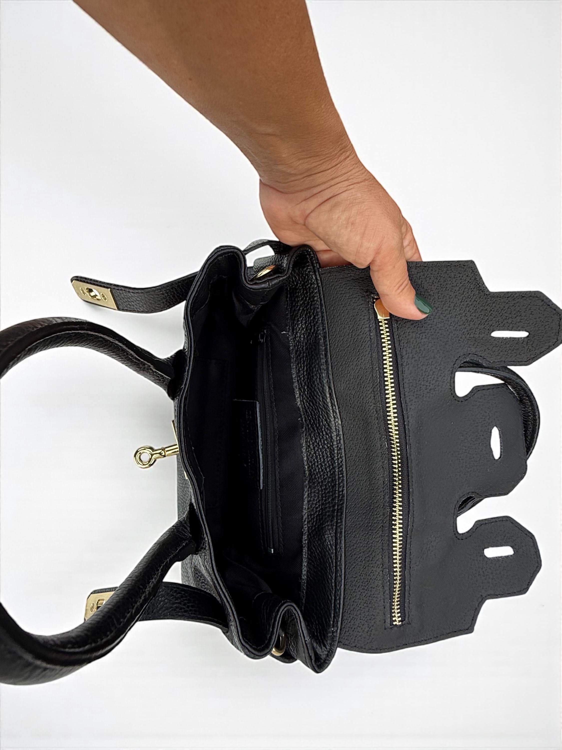 Bolso de mano con asa superior de piel granulada negra