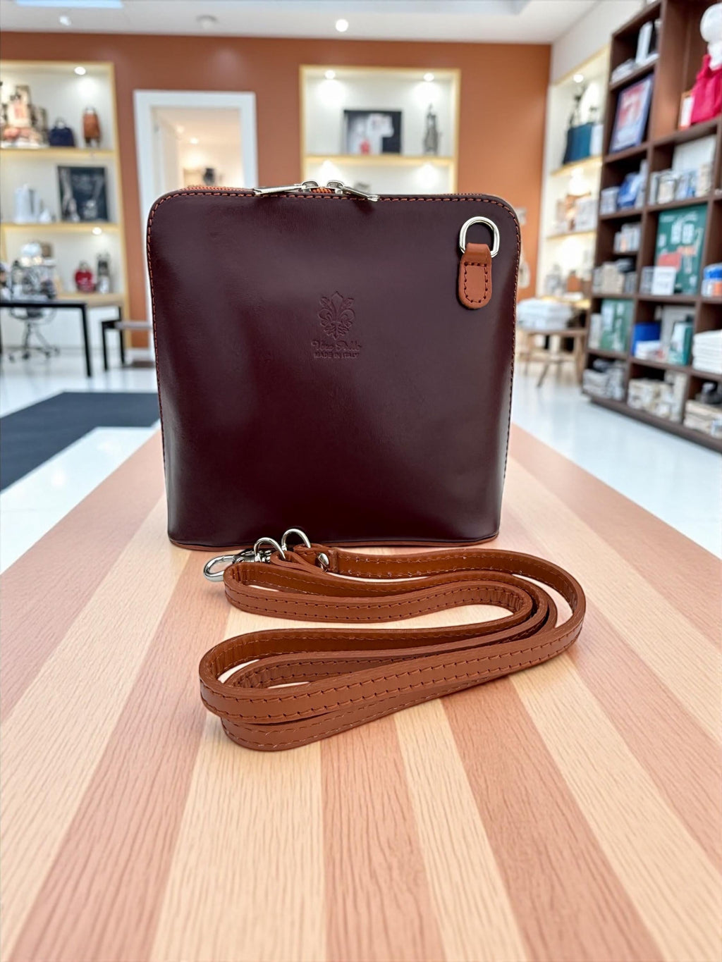 Mini bolso estructurado burdeos y camel