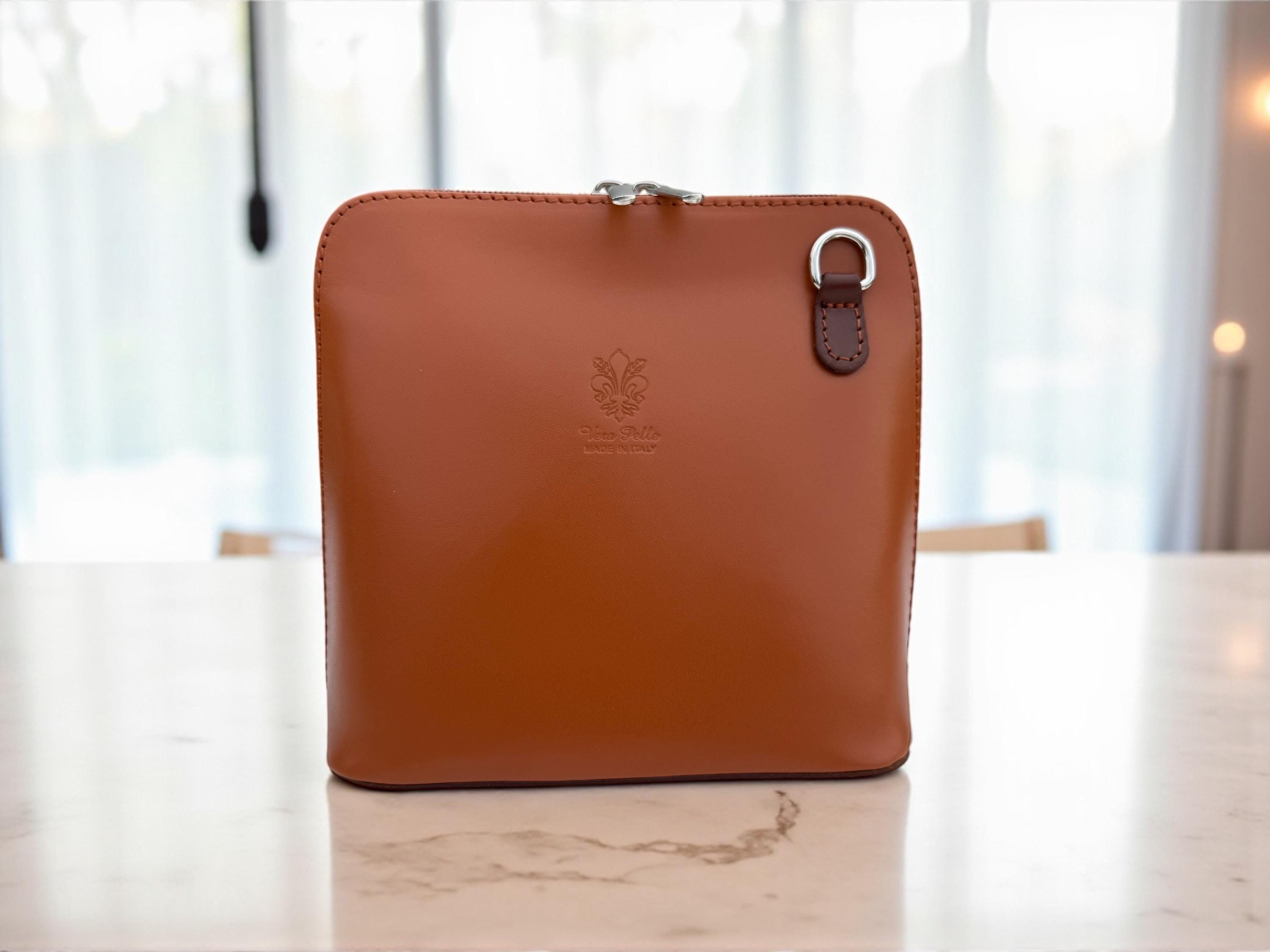 Mini bolso estructurado en color camel y marrón